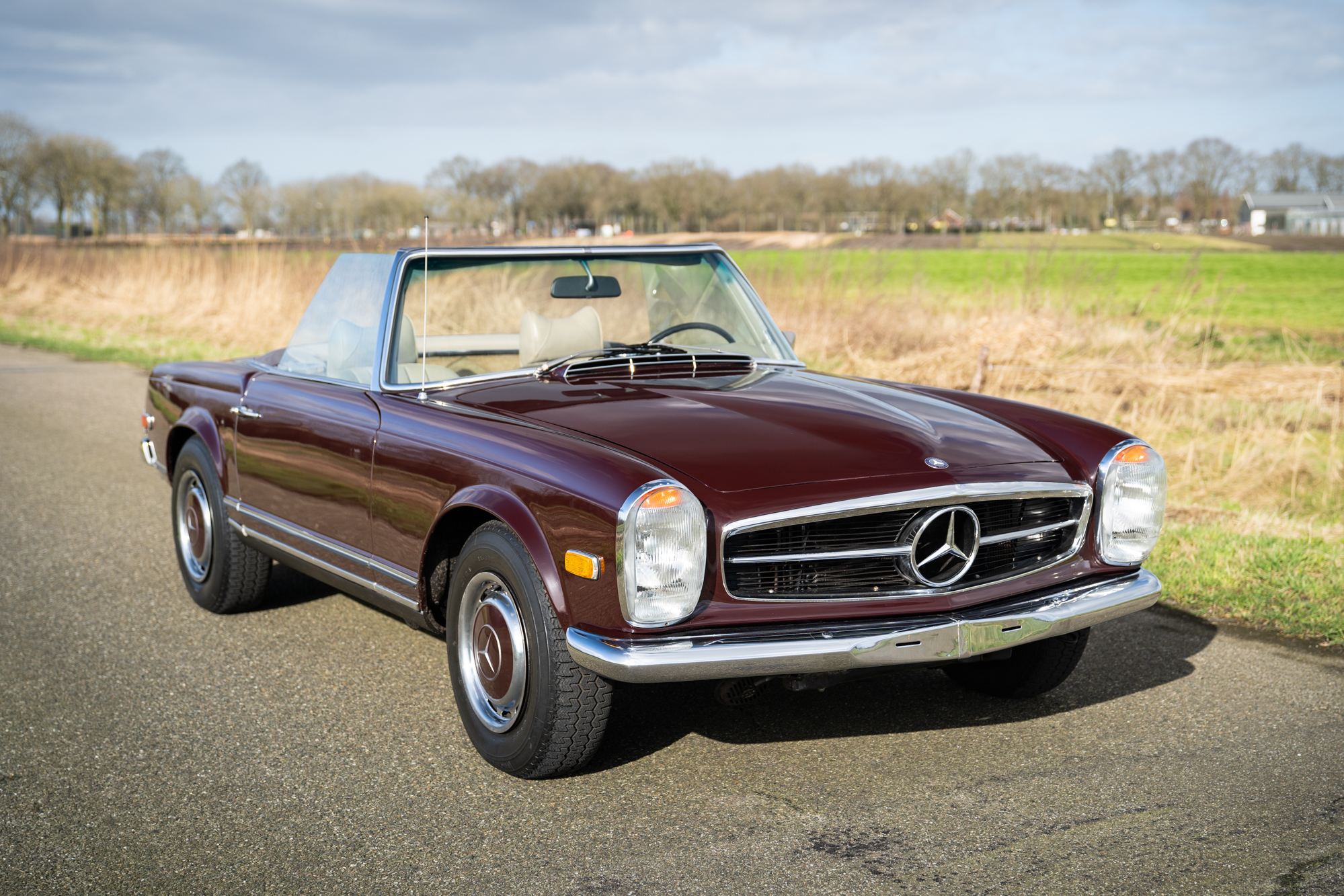 1970 MERCEDES-BENZ 280 SL PAGODA