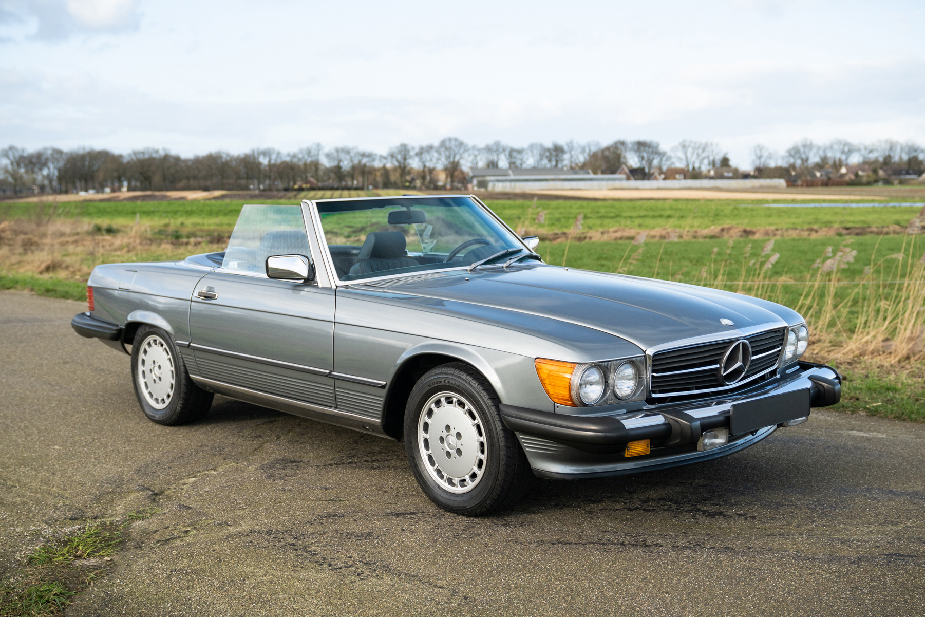 1987 MERCEDES-BENZ (R107) 560 SL