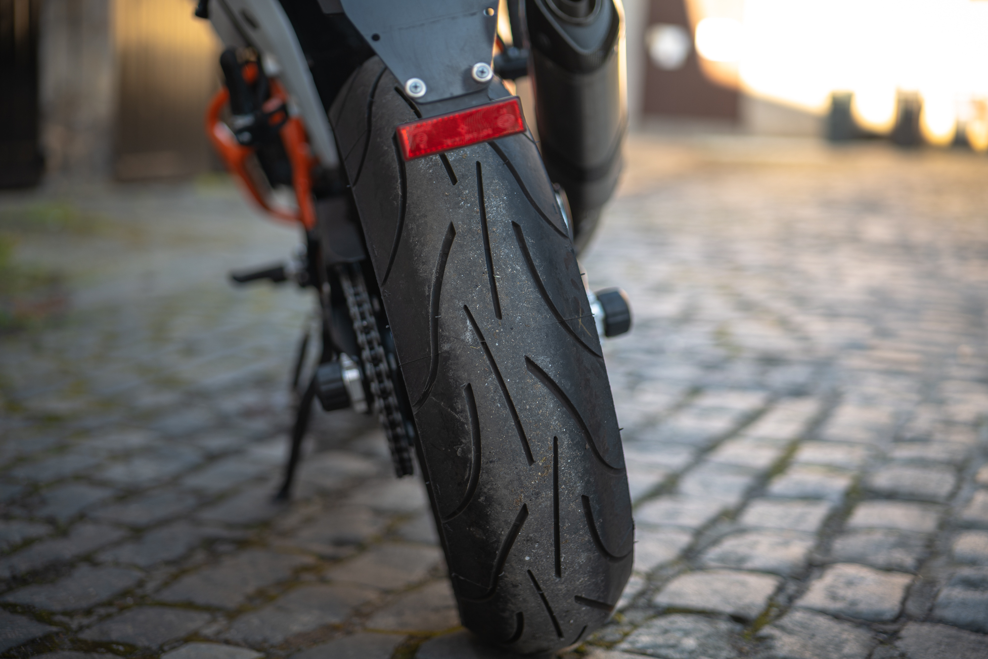 Tankkappenschutz Für KTM Duke 690 (2012-2017) – Selbstklebend, 3D-Relief, Weiß