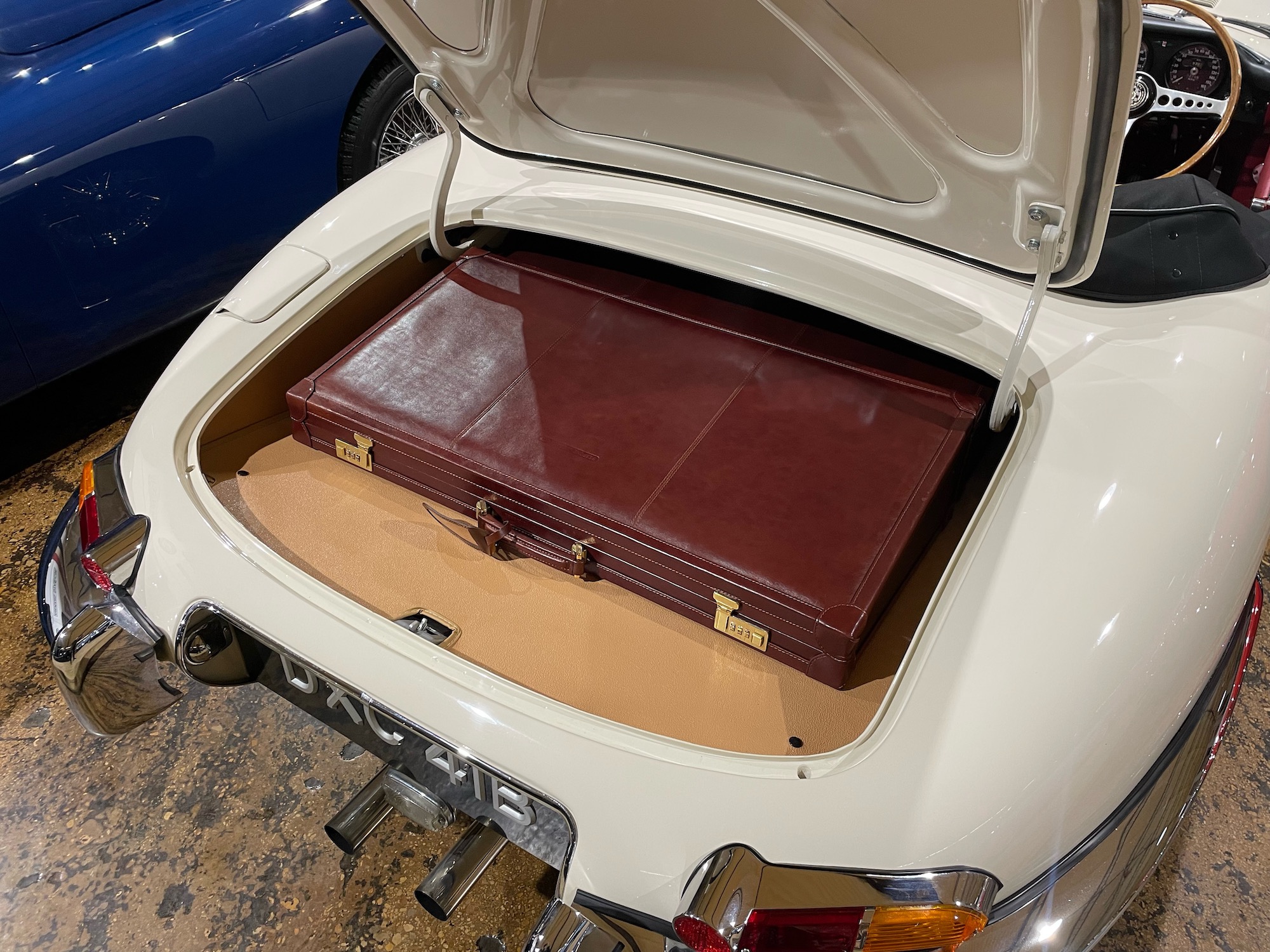 BESPOKE LUGGAGE LTD FOR JAGUAR E-TYPE