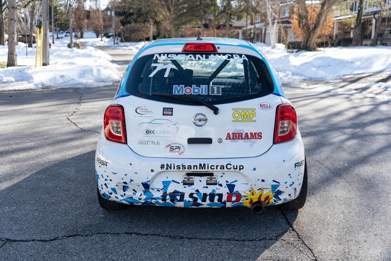 Nissan March se transforma em carro de corrida no Canadá e terá