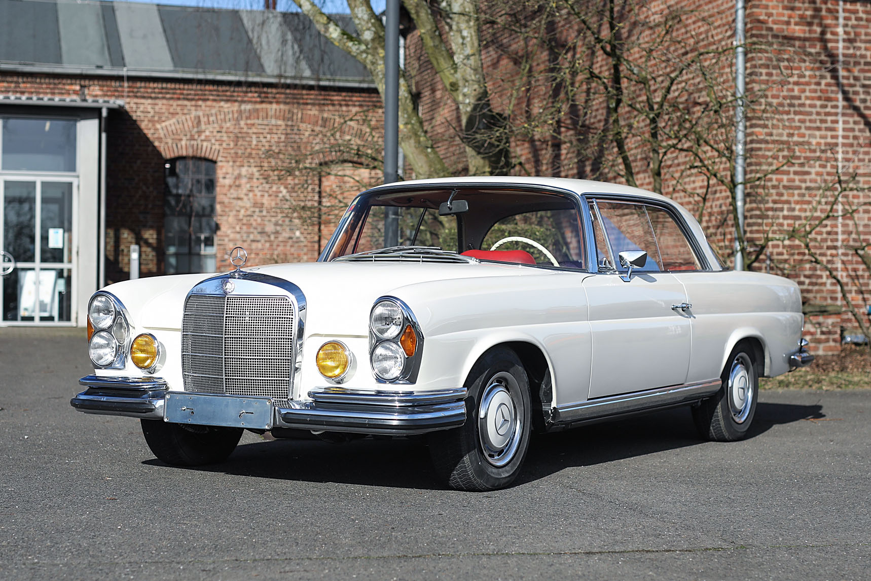 1969 MERCEDES-BENZ (W111) 280SE COUPE