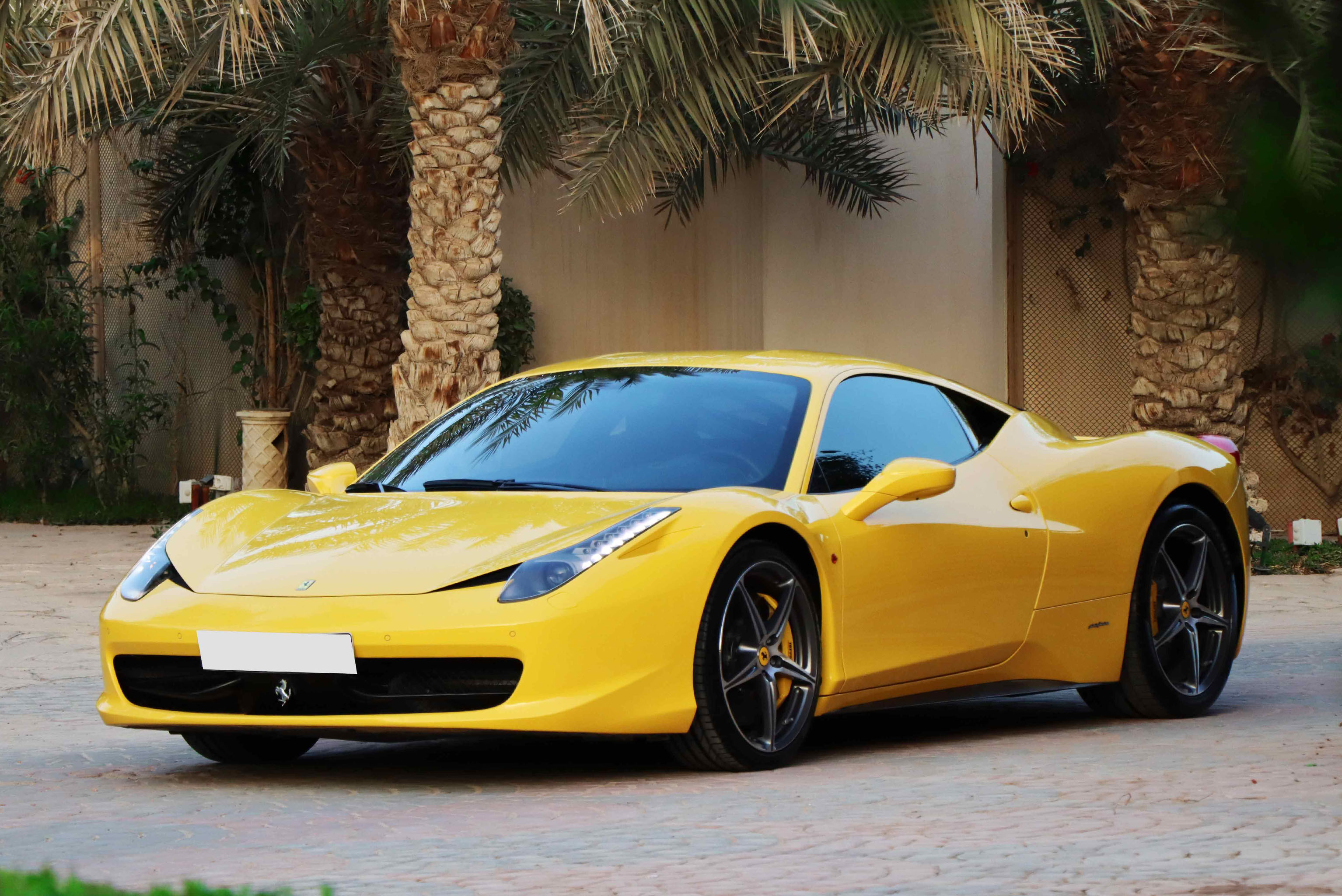 2011 FERRARI 458 ITALIA - 4,977 KM