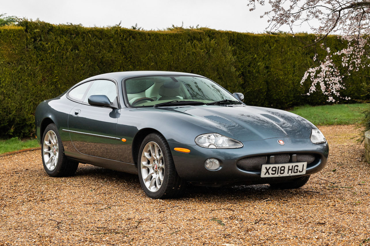 2000 JAGUAR XKR 4.0 COUPE