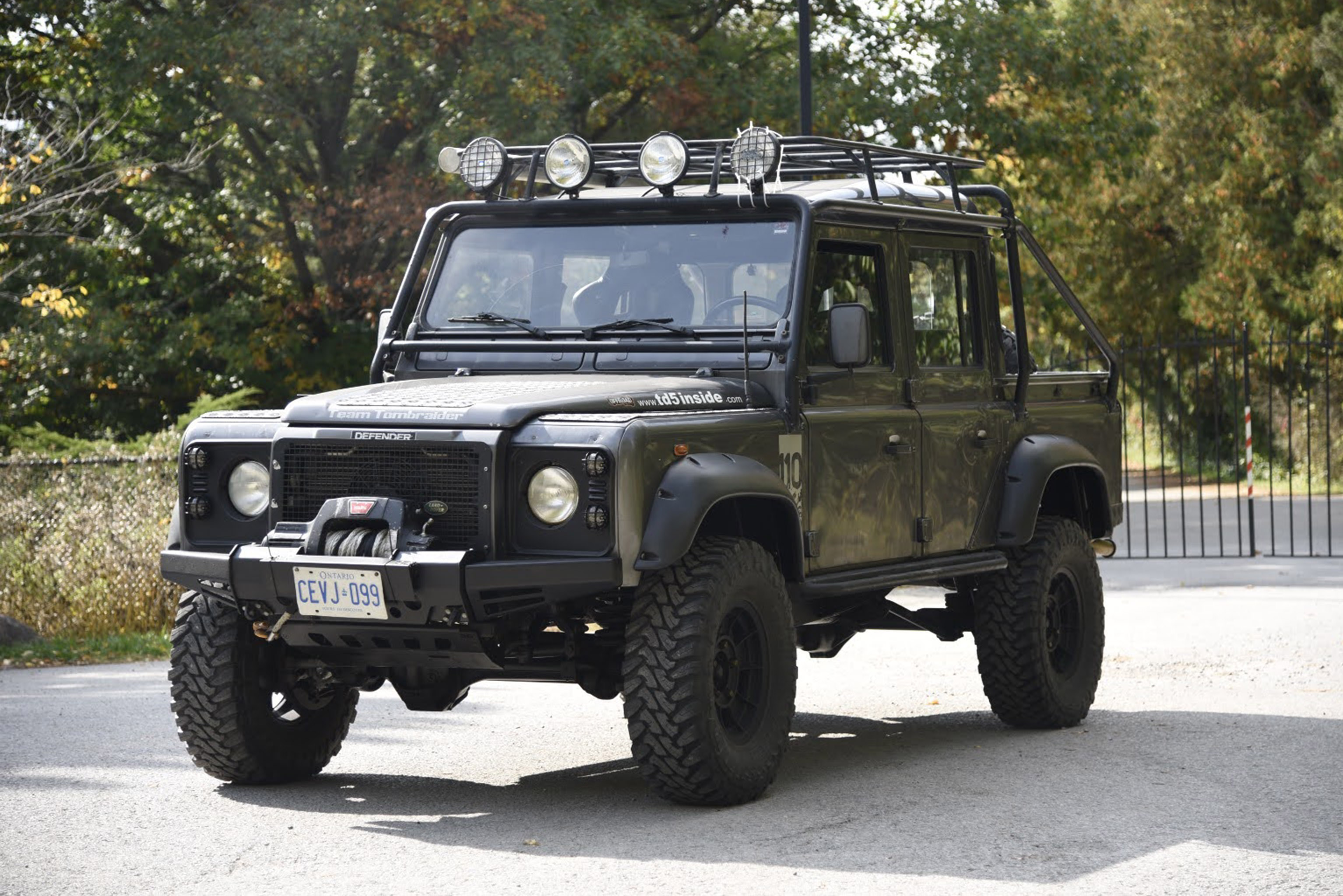 2001 LAND ROVER DEFENDER 110 XS 'TOMB RAIDER'