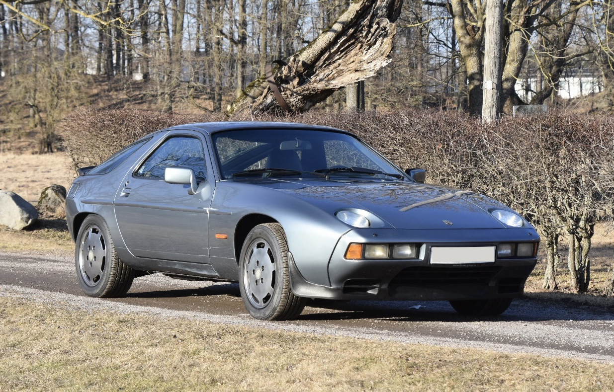 1984 PORSCHE 928 S