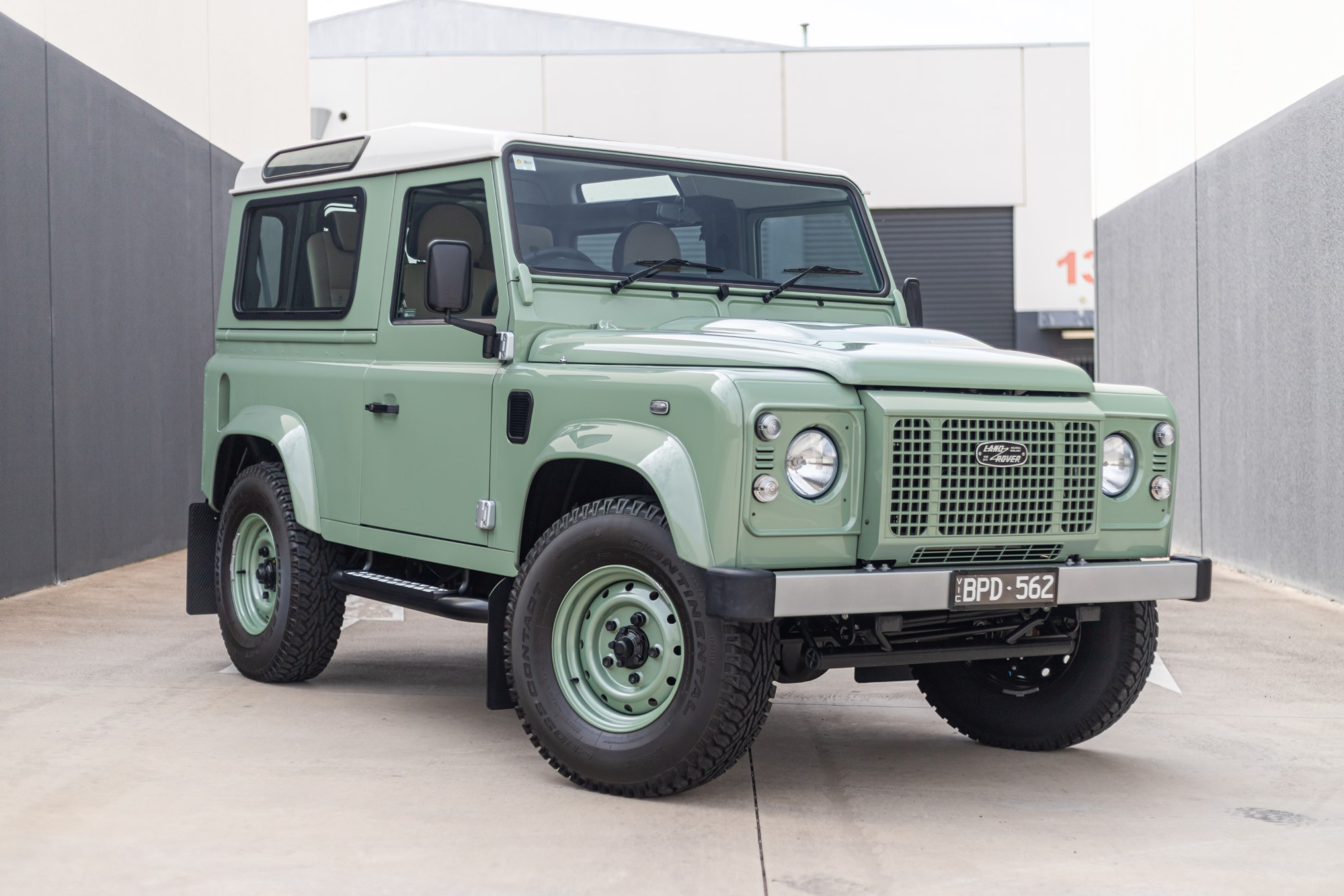 2015 LAND ROVER DEFENDER 90 HERITAGE - 186 KM