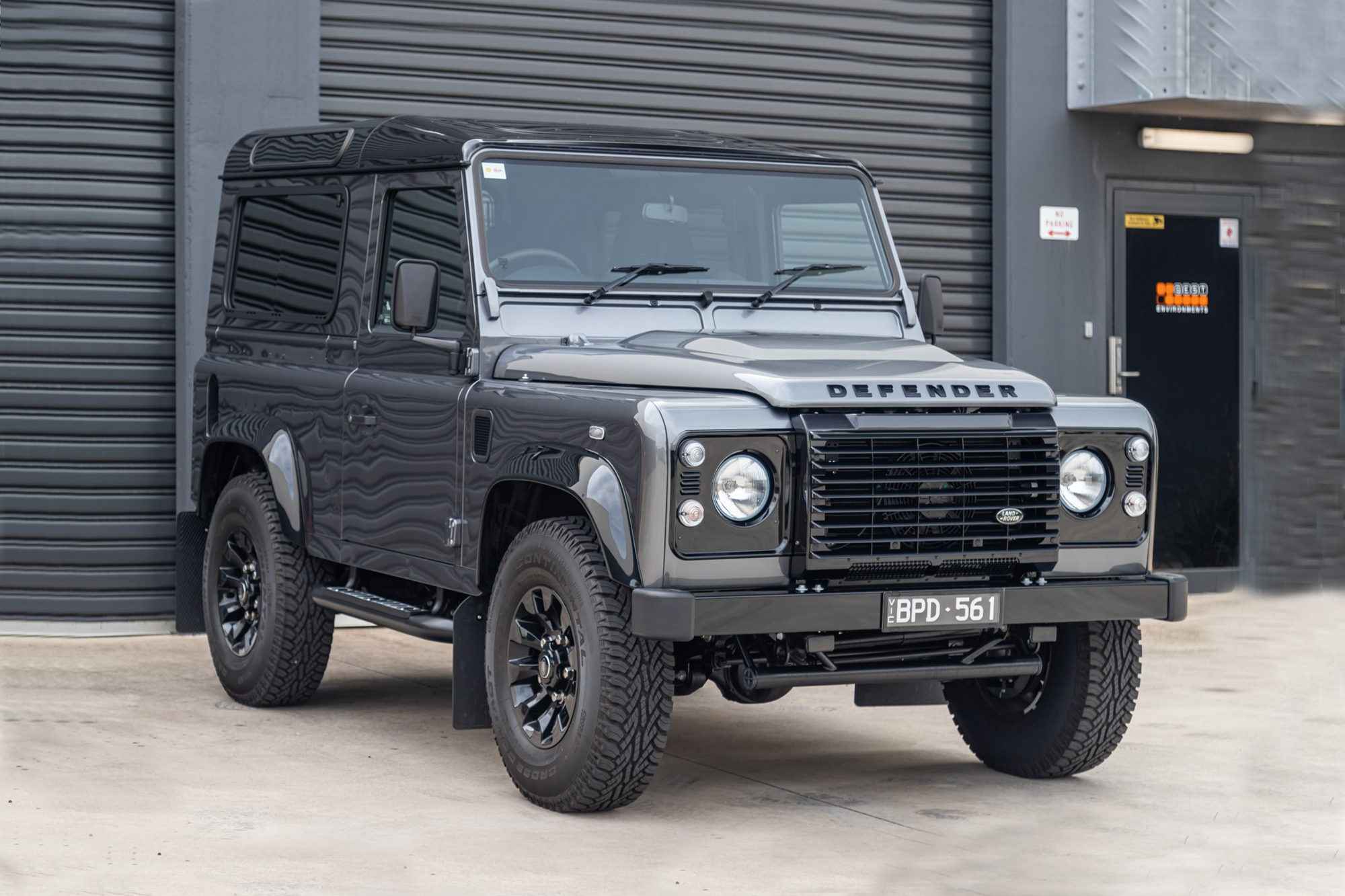 2015 LAND ROVER DEFENDER 90 XS STATION WAGON - 390 KM