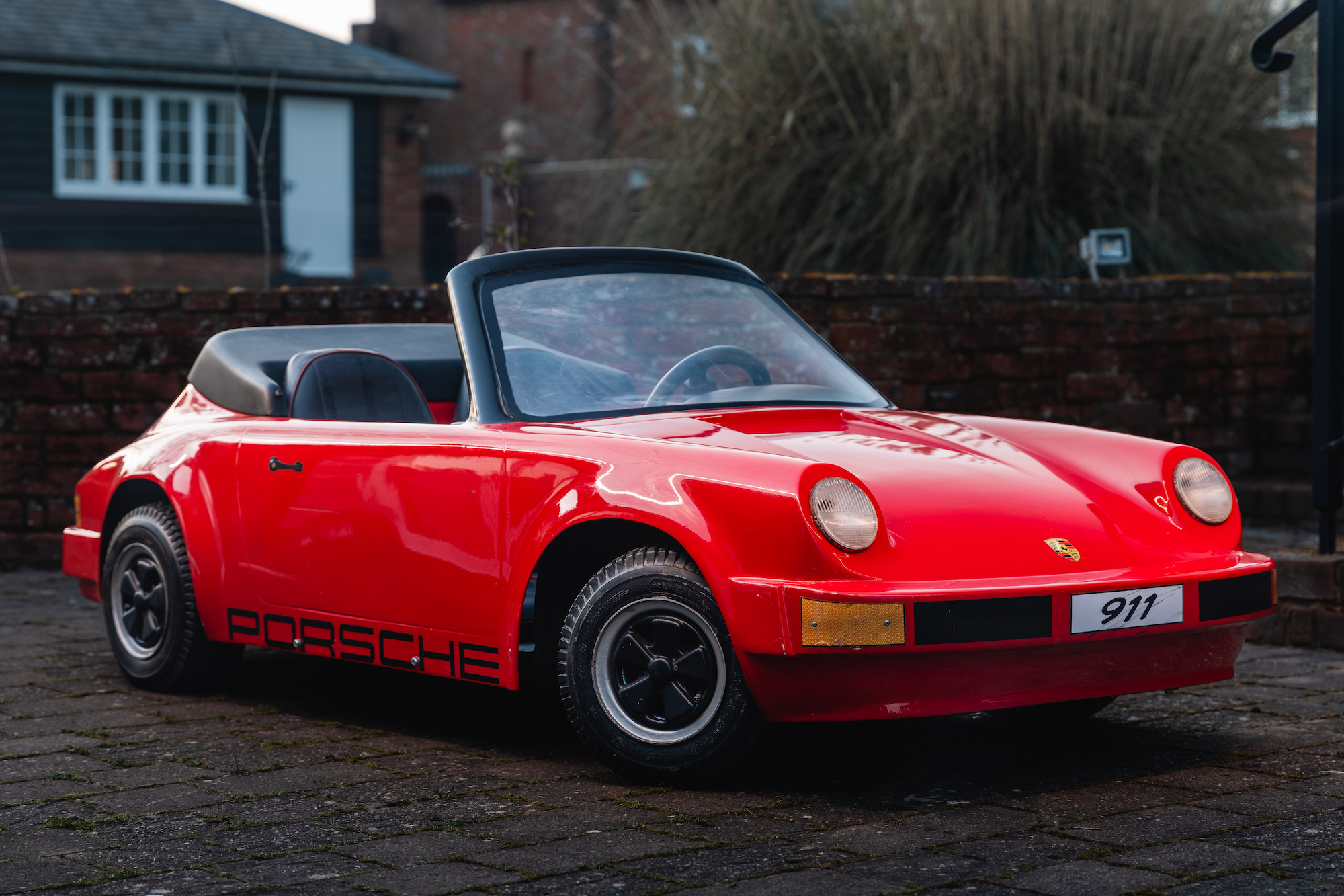 PORSCHE 911 CARRERA CHILDREN'S CAR BY AGOSTINI