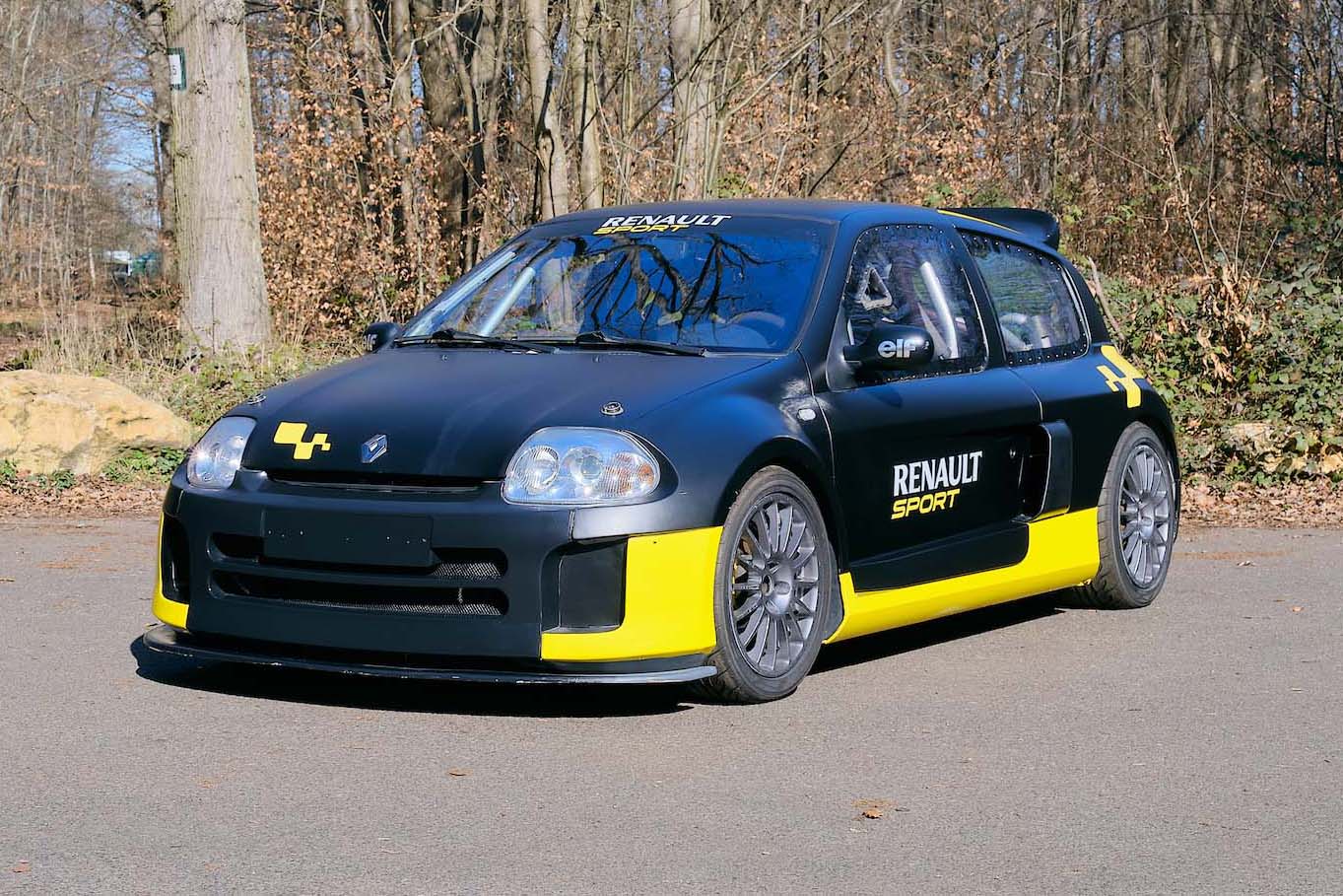 2000 RENAULT CLIO V6 PHASE 1 RACE CAR - 15,737 KM