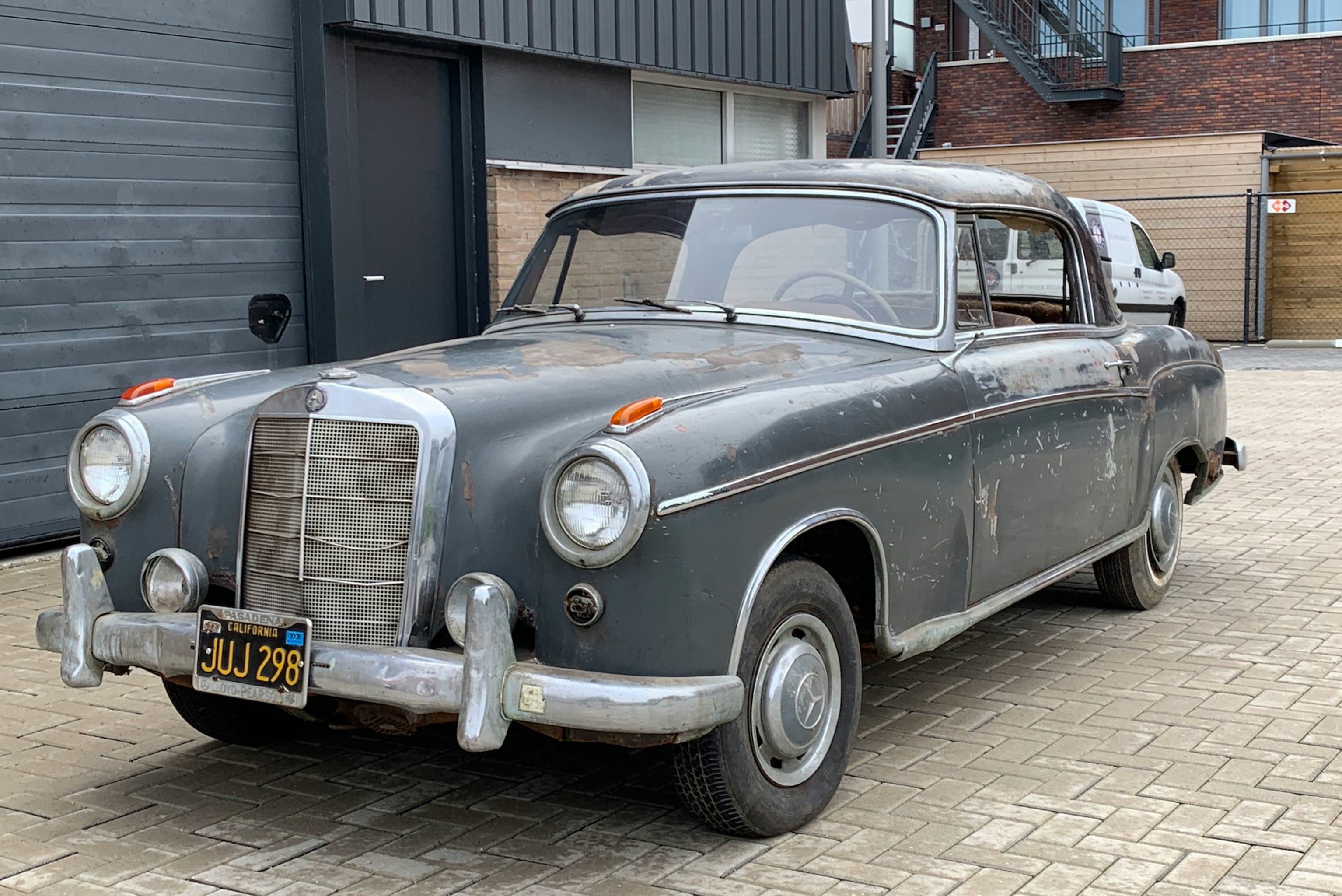1957 MERCEDESBENZ (W180) 220 S PONTON COUPE