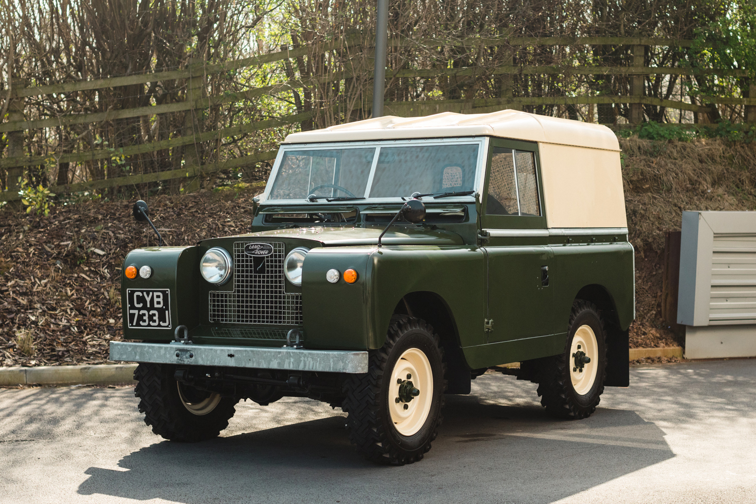 CHARITY AUCTION - 1971 LAND ROVER SERIES IIA 88"