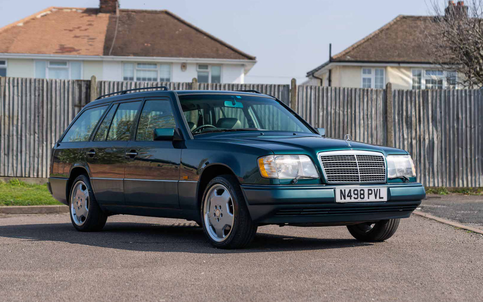 1995 MERCEDES-BENZ (W124) E220