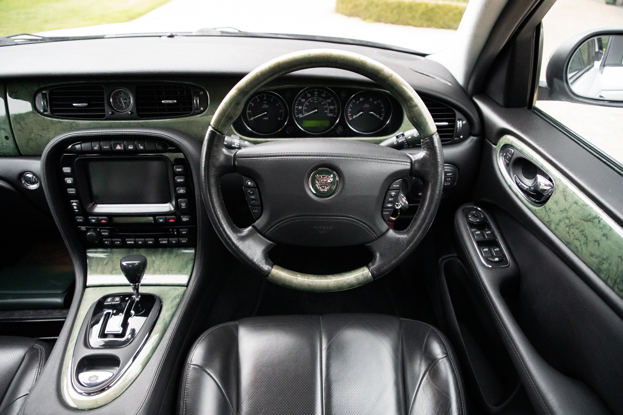 Principal 51+ imagen 2003 jaguar xj8 interior In.thptnganamst.edu.vn