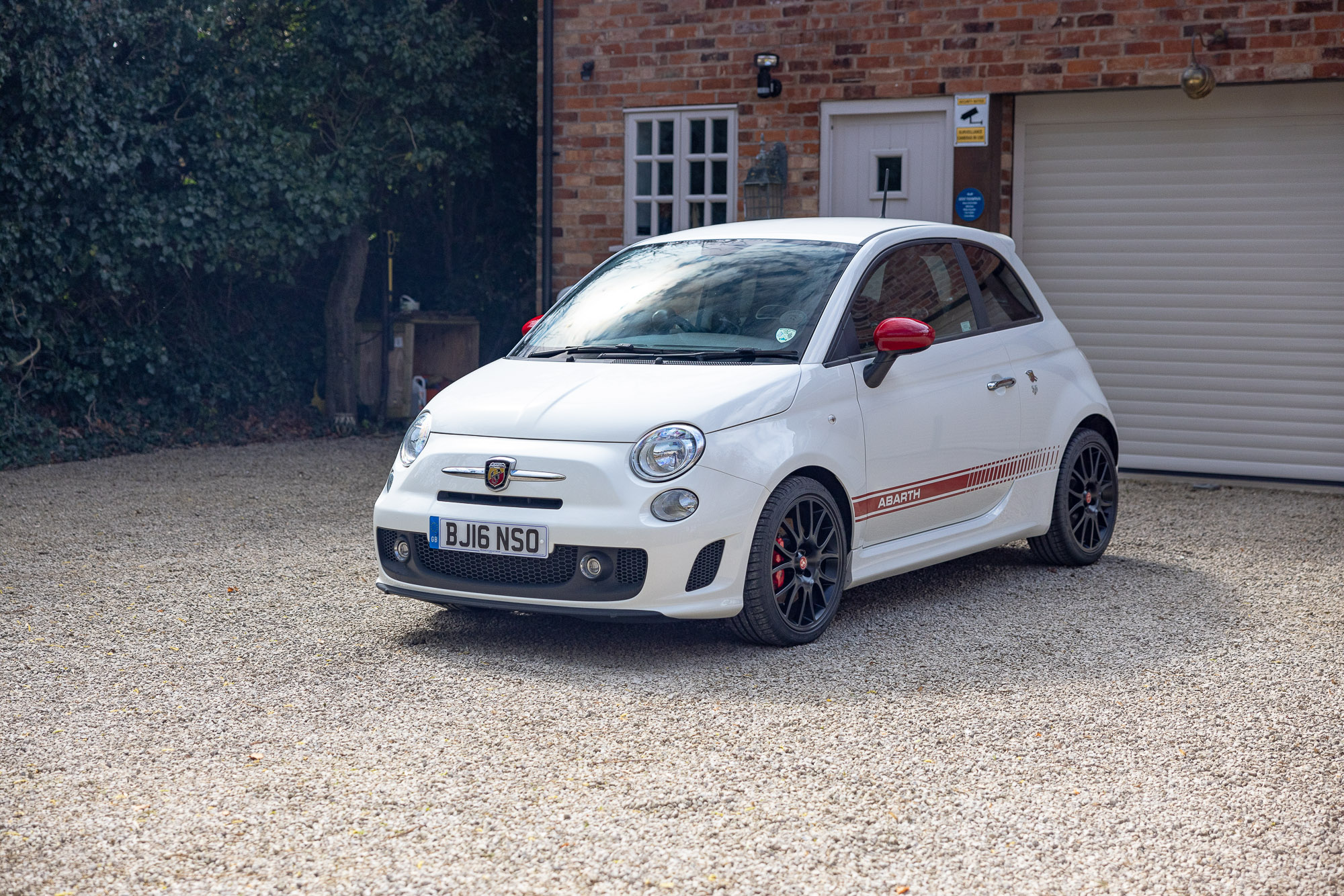 2016 ABARTH 595 YAMAHA FACTORY RACING