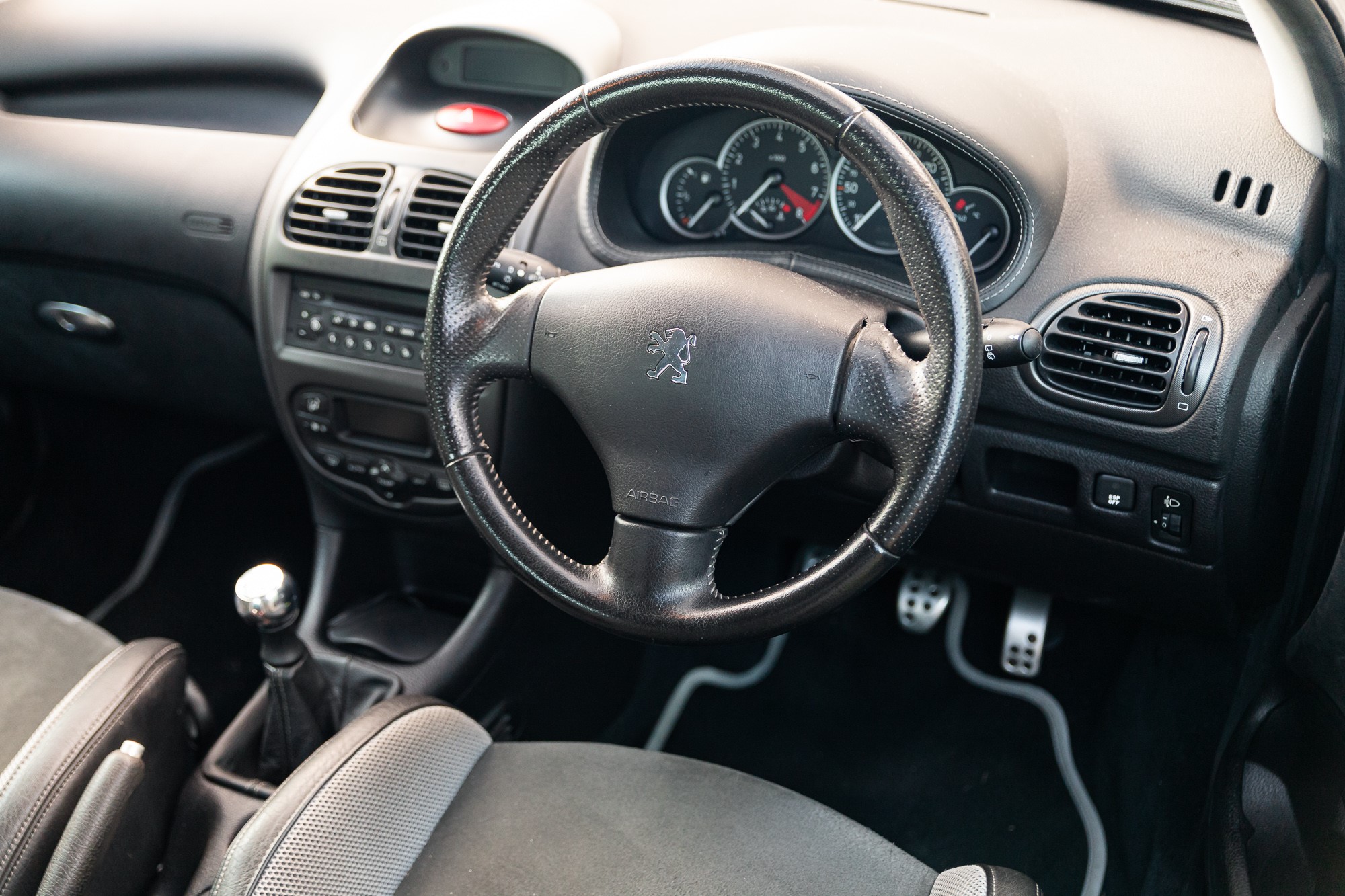 virgem-discrep-ncia-tremor-de-terra-peugeot-206-gti-interior-dever-de
