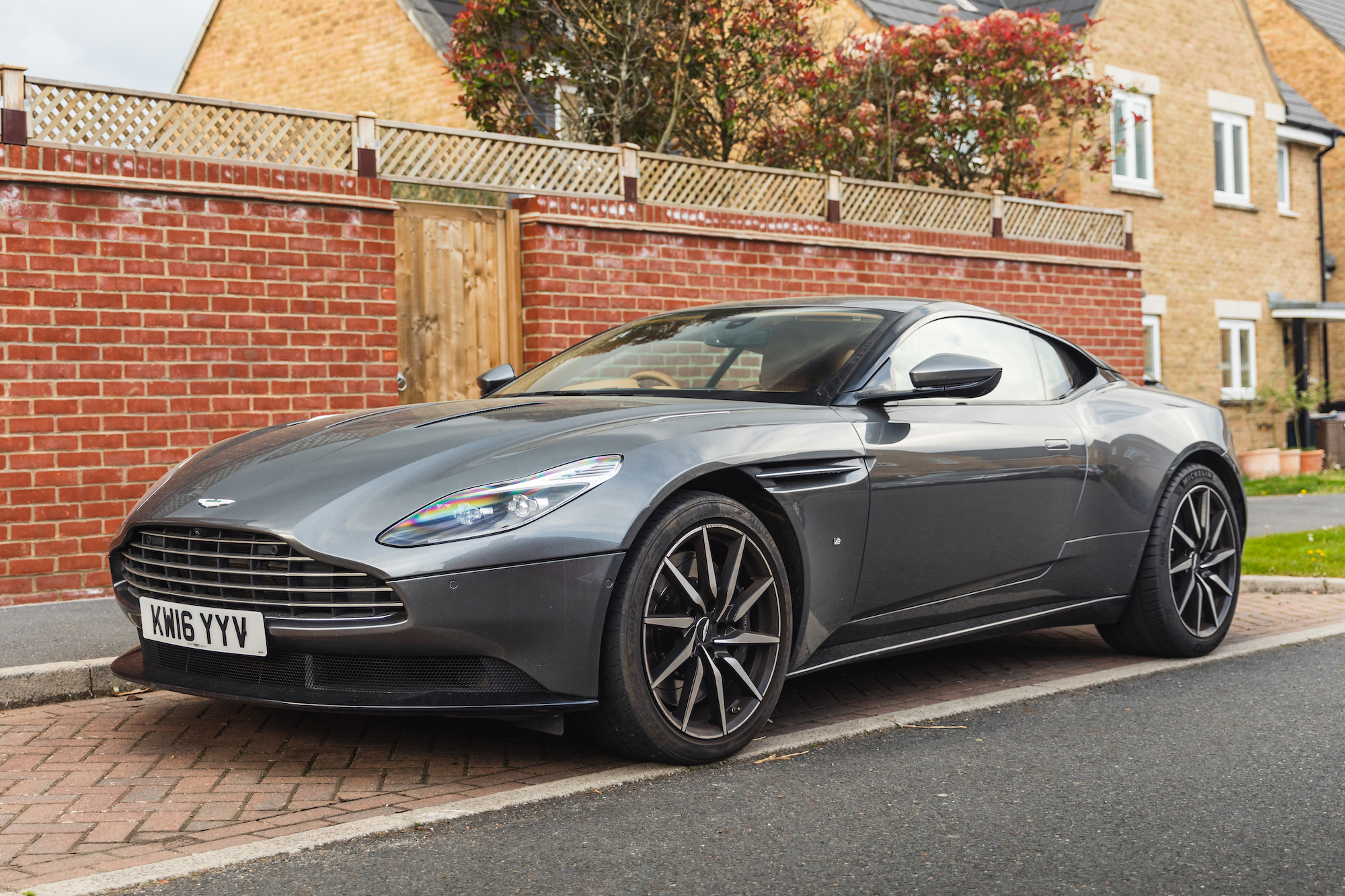 2016 ASTON MARTIN DB11 V12