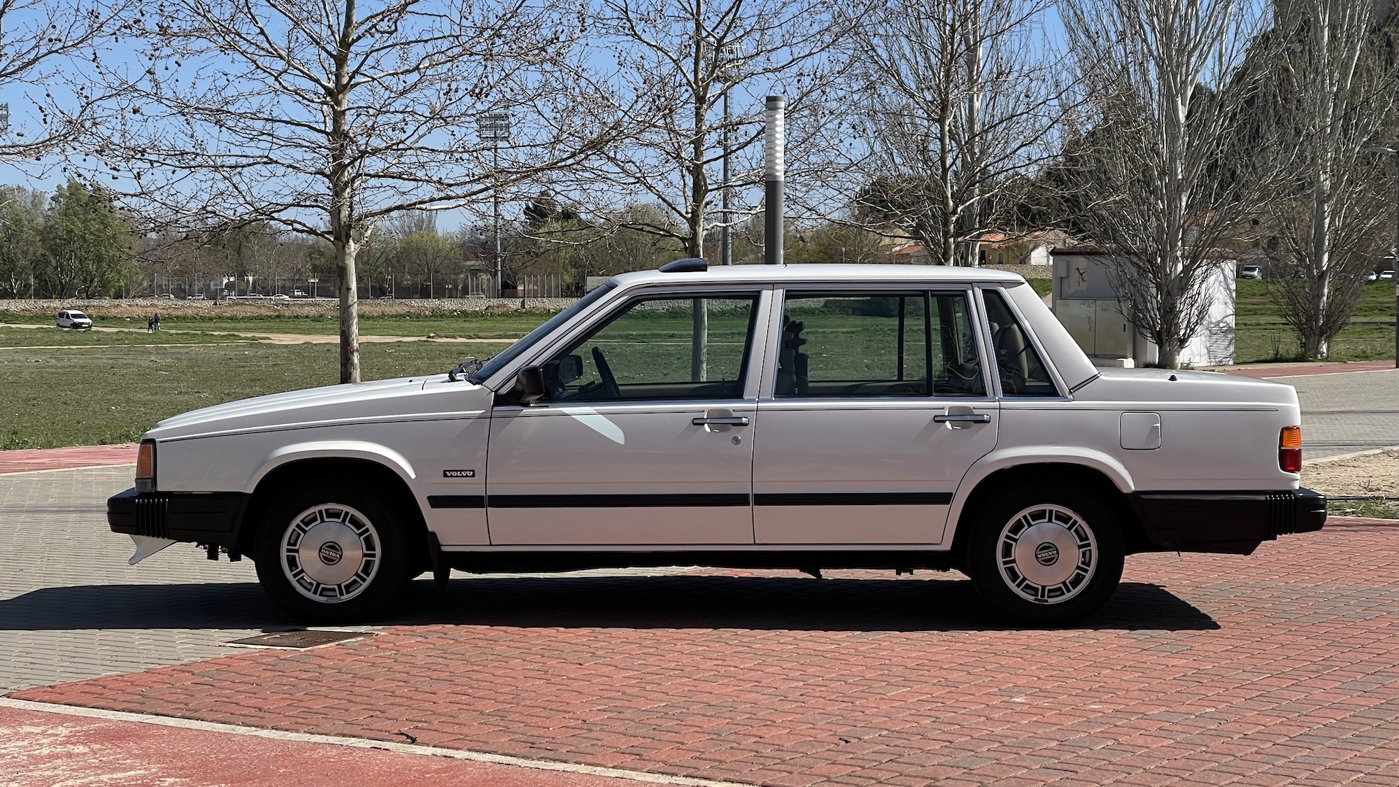 1988 VOLVO 740 GLE
