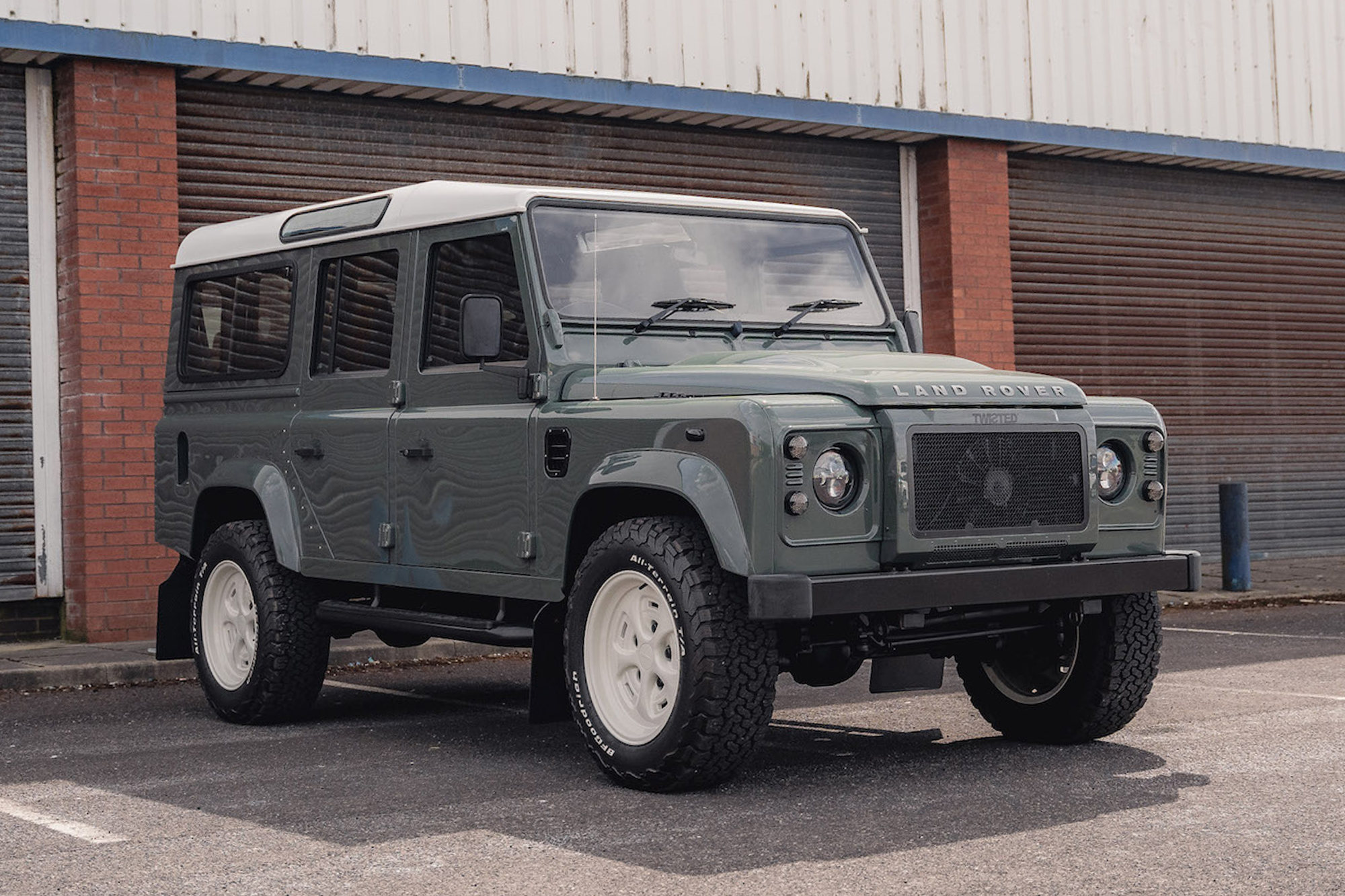 2013 LAND ROVER DEFENDER 110 - 8,191 MILES – VAT Q