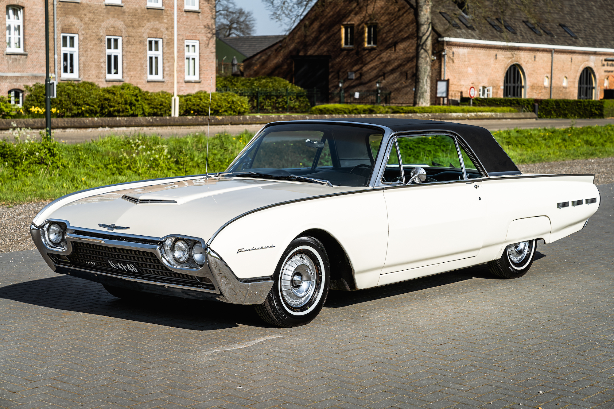 1962 FORD THUNDERBIRD