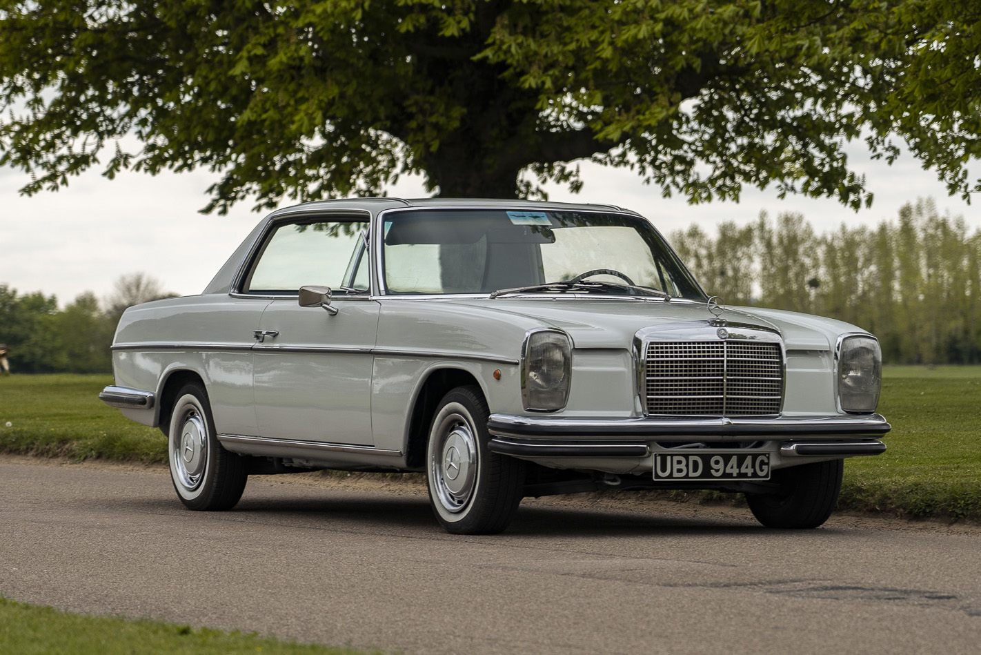 1969 MERCEDES-BENZ (W114) 250 C