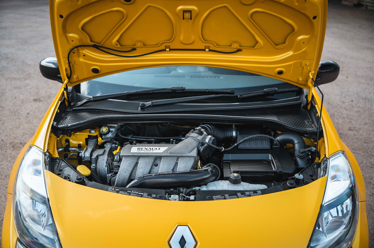 Renault takes Clio upscale in bid to keep top spot