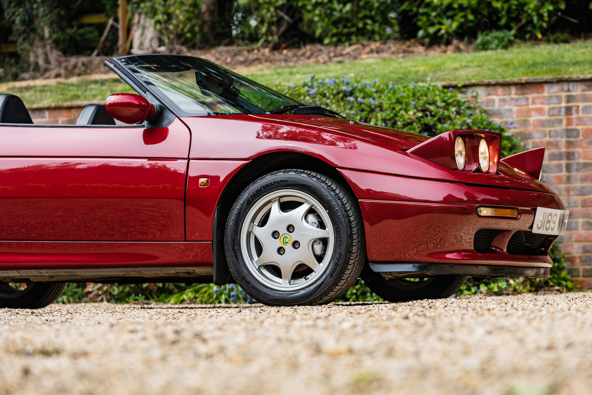 The 1992 Lotus Elan: When Front-Wheel Drive Nearly Broke a Legend — image 1