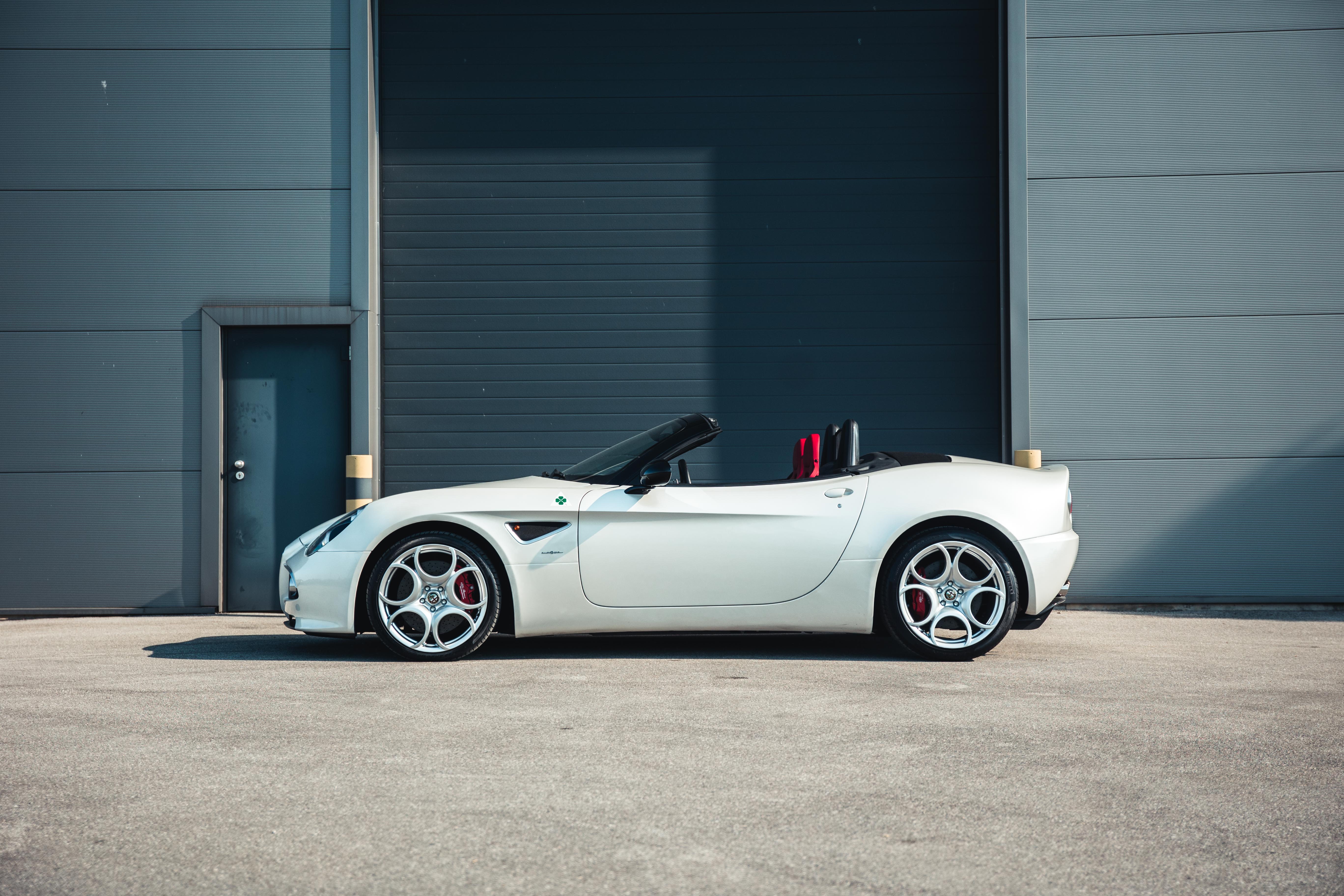 Alfa Romeo 8C Spider: presto all’asta un raro esemplare in Blu Celeste [FOTO