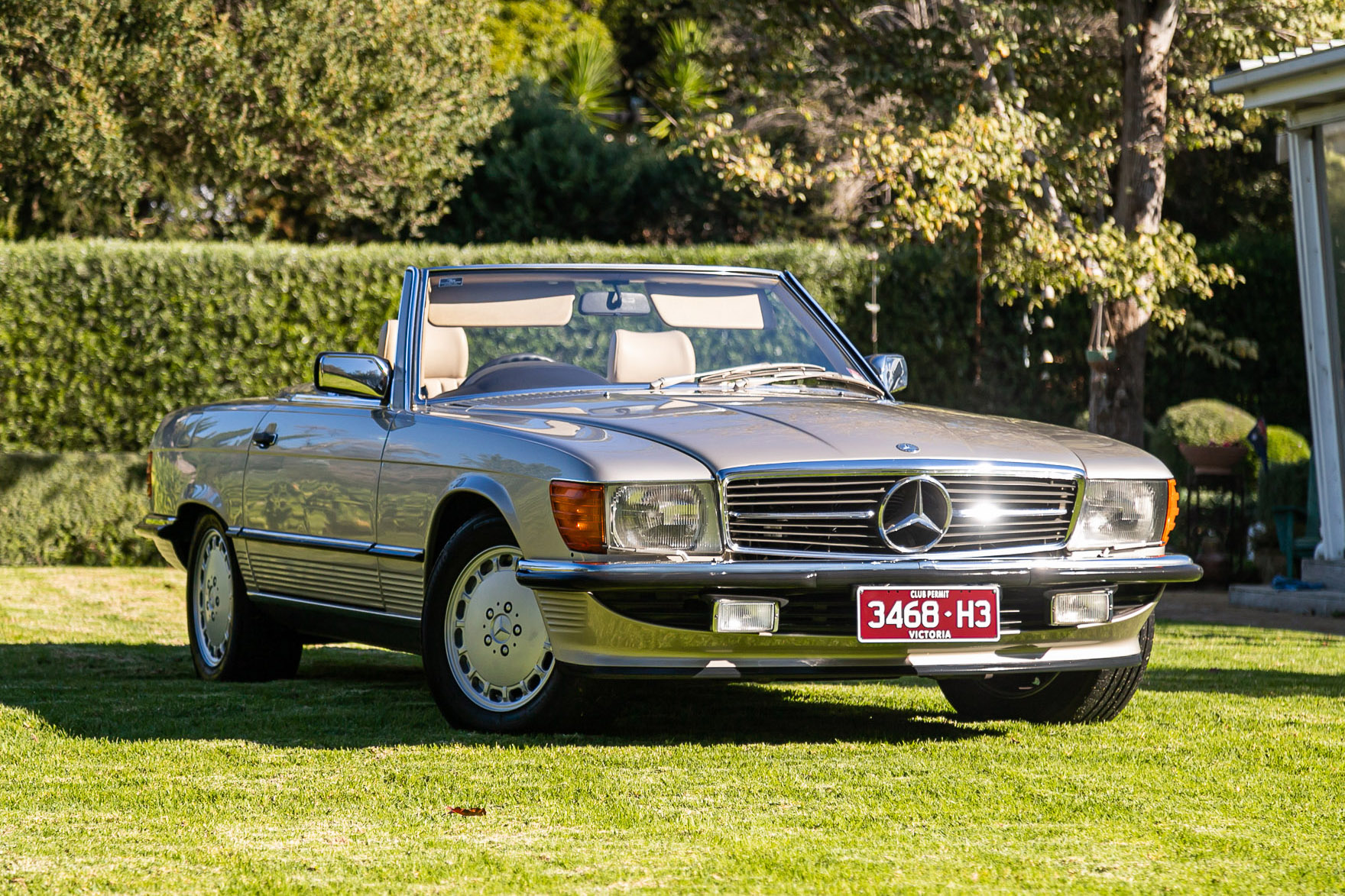 1989 MERCEDES-BENZ (R107) 560 SL