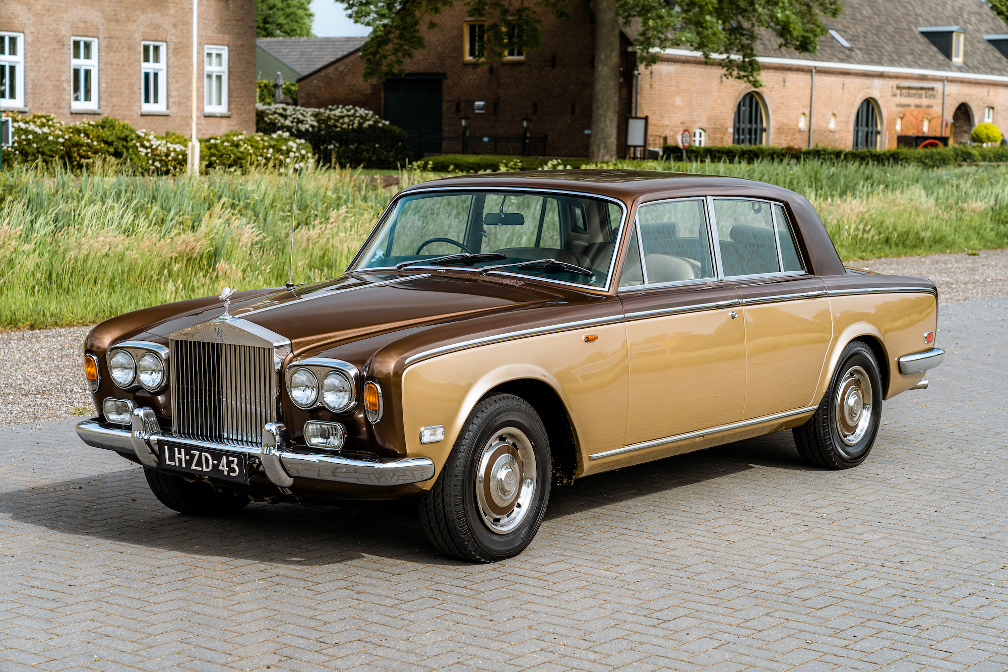 1976 ROLLS-ROYCE SILVER SHADOW