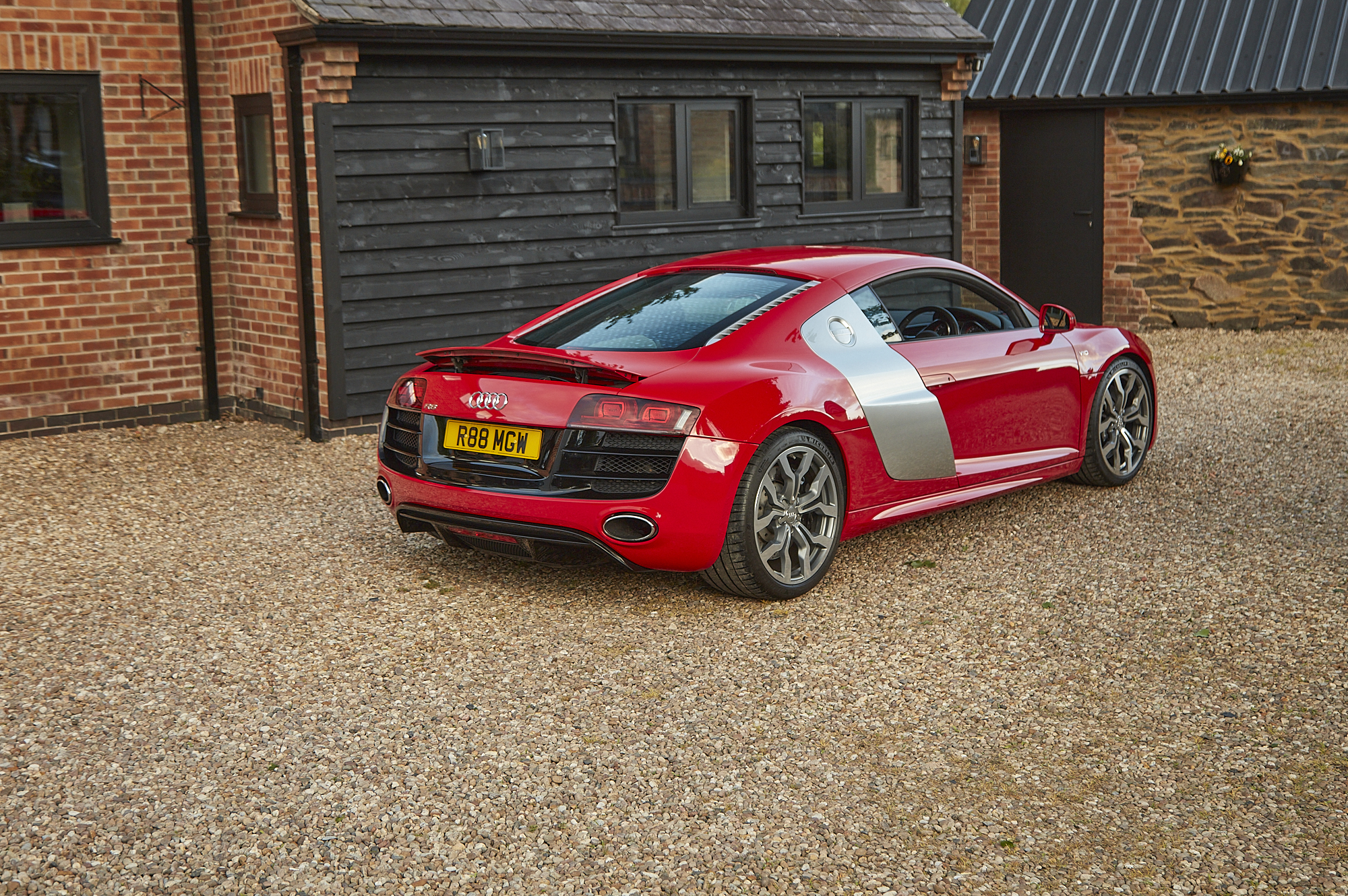 2011 AUDI R8 V10 - MANUAL