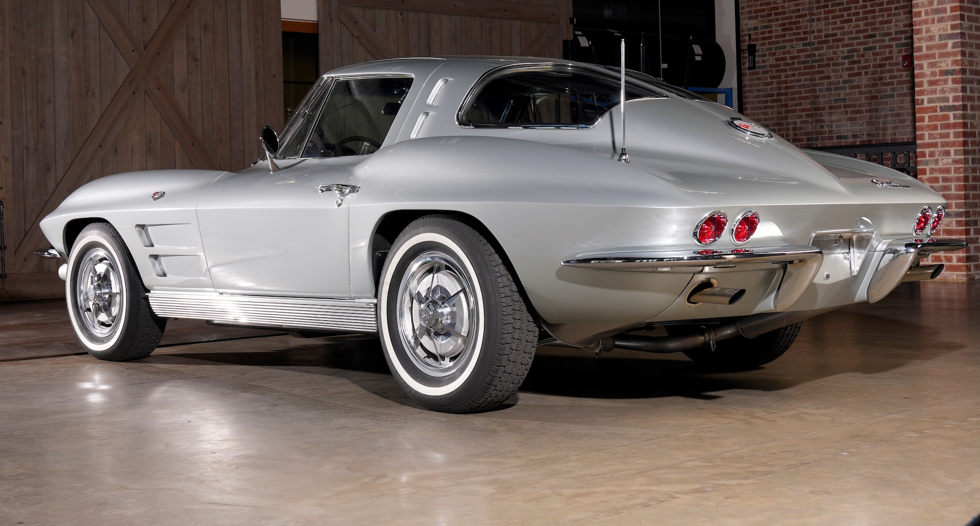 1963 CHEVROLET CORVETTE STINGRAY (C2) COUPE - SPLIT WINDOW