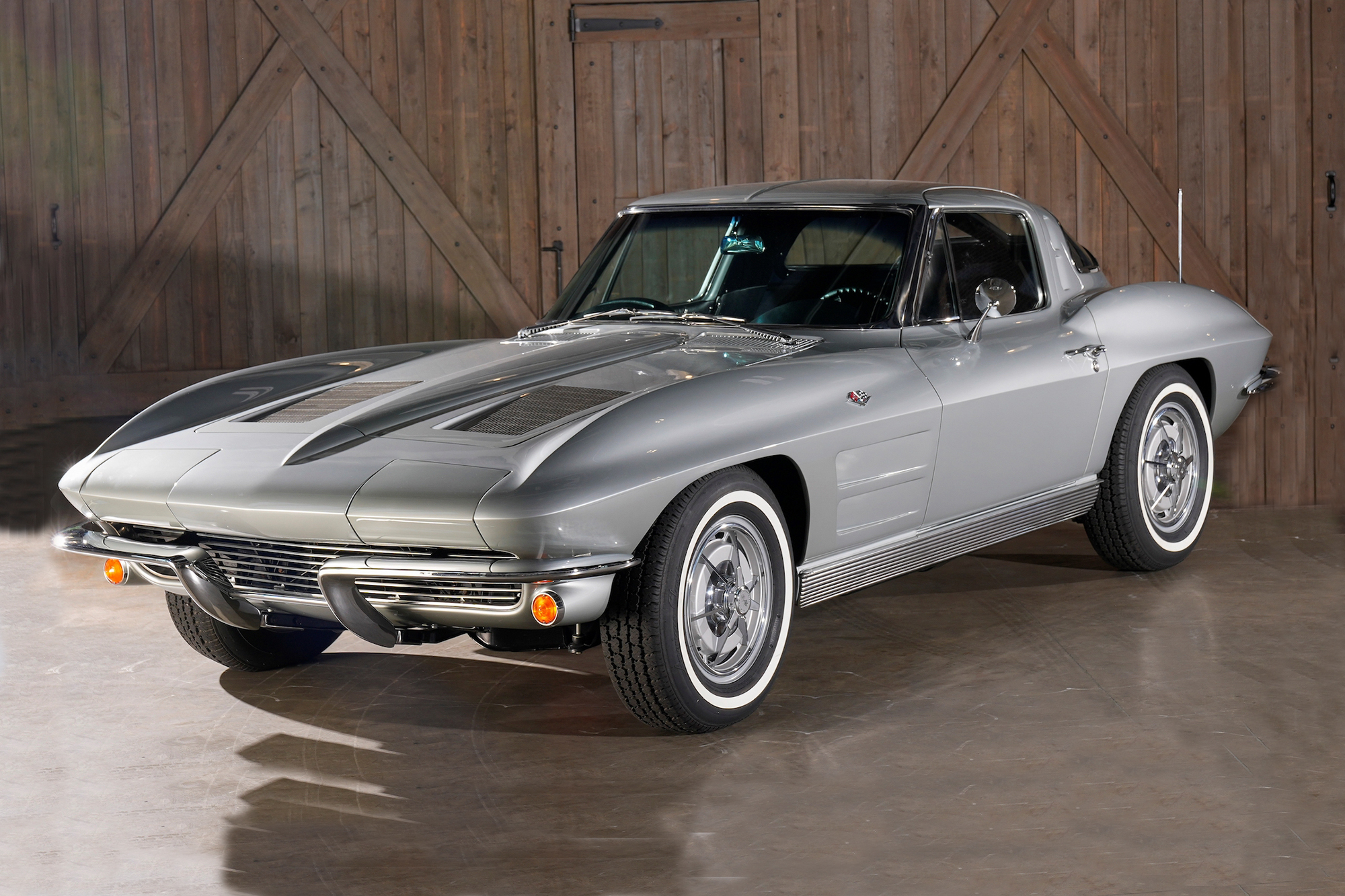 1963 CHEVROLET CORVETTE STINGRAY (C2) COUPE - SPLIT WINDOW