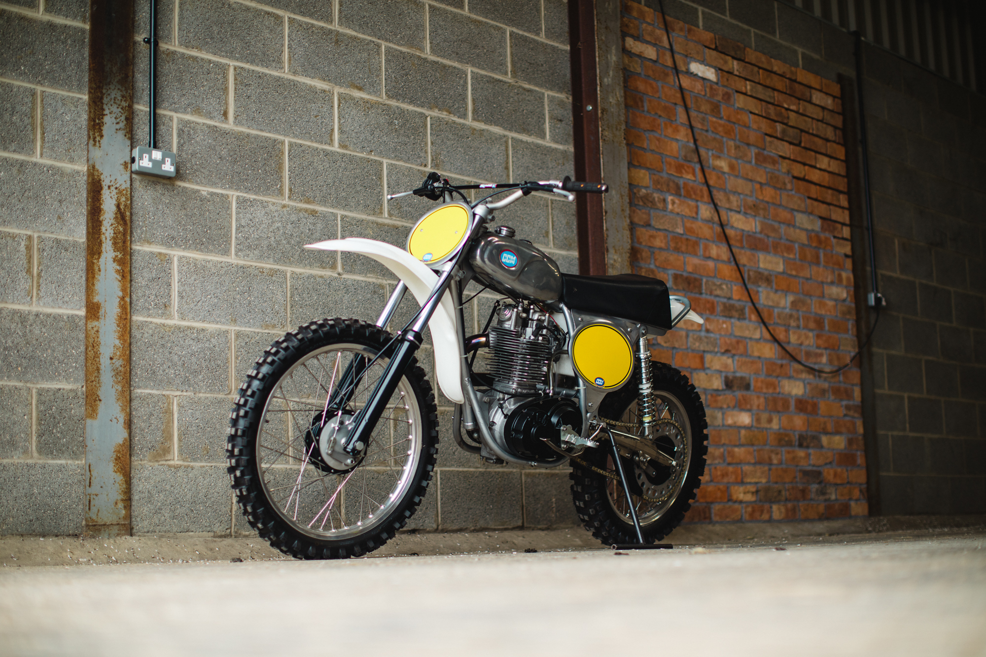 Ccm motocross online bike