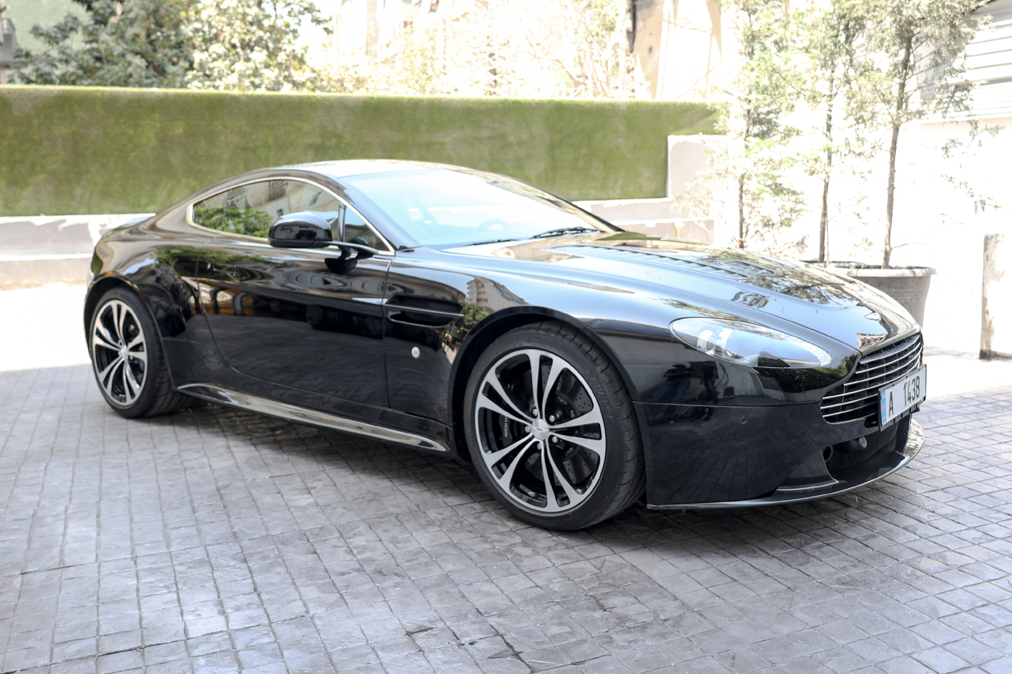 2011 ASTON MARTIN V12 VANTAGE 'CARBON BLACK' - MANUAL