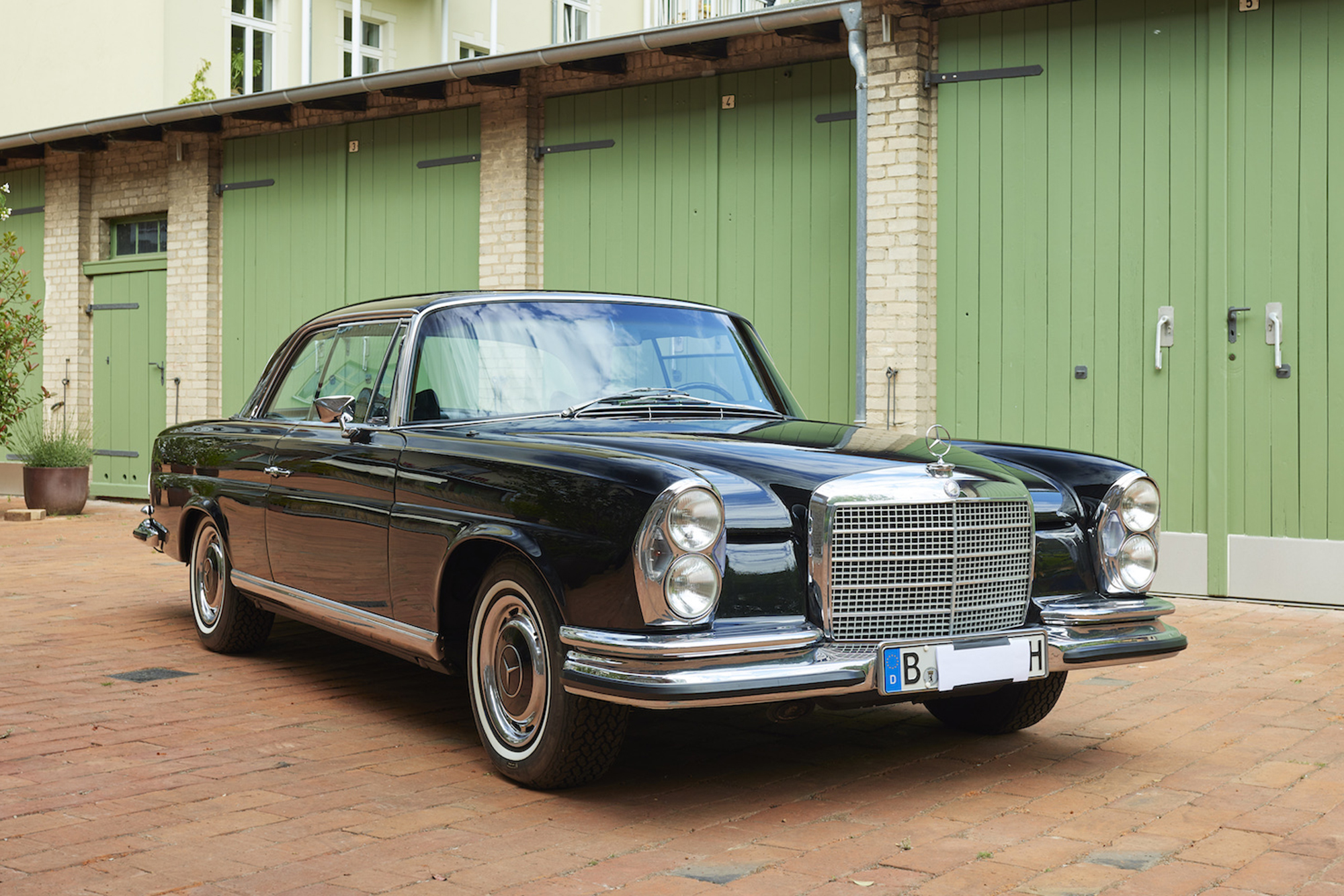 1971 MERCEDES-BENZ (W111) 280 SE 3.5 COUPE - 22,853 MILES