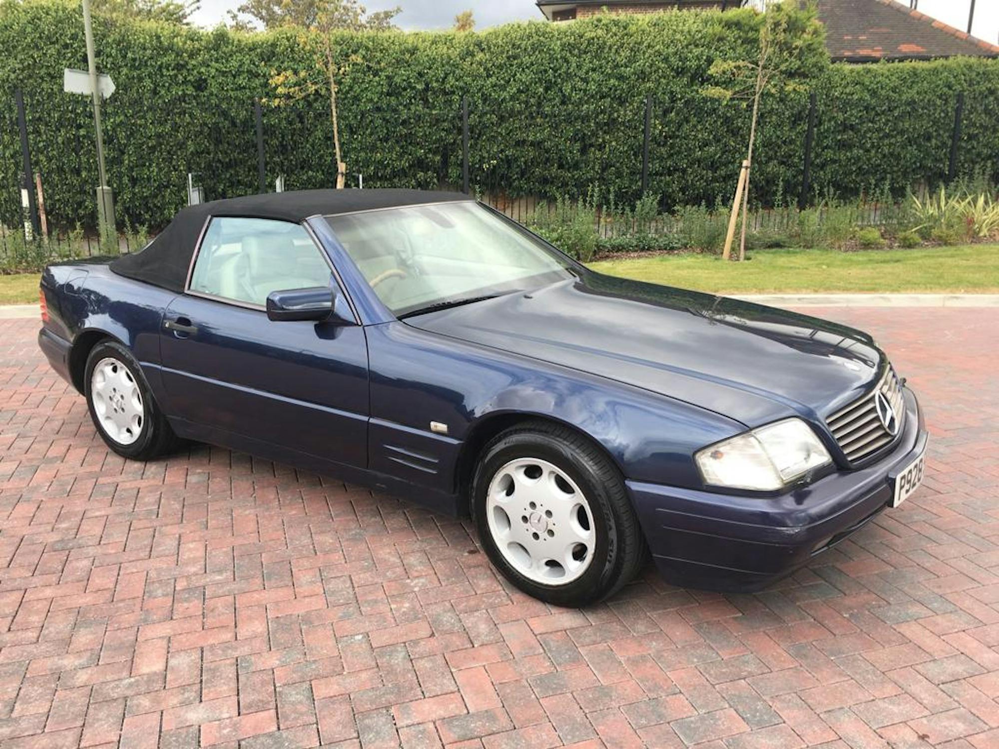 1997 MERCEDES-BENZ (R129) SL 320
