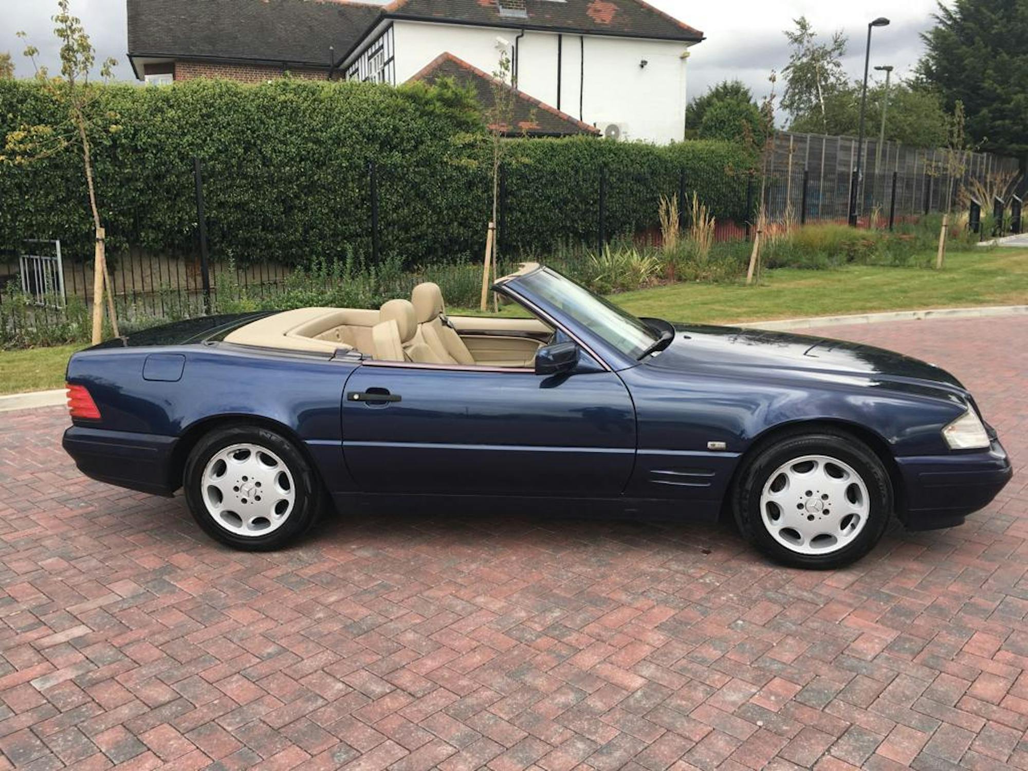 1997 MERCEDES-BENZ (R129) SL 320