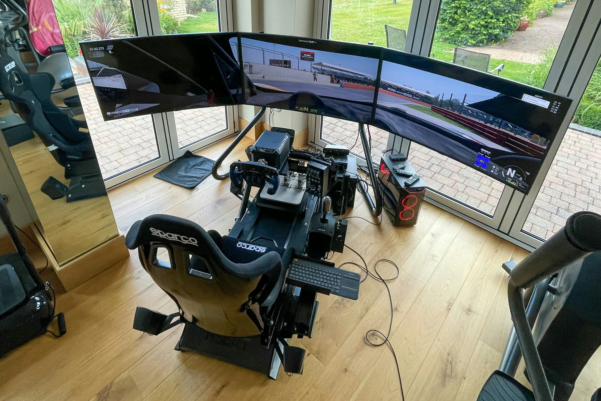 CUSTOM RACING SIMULATOR
