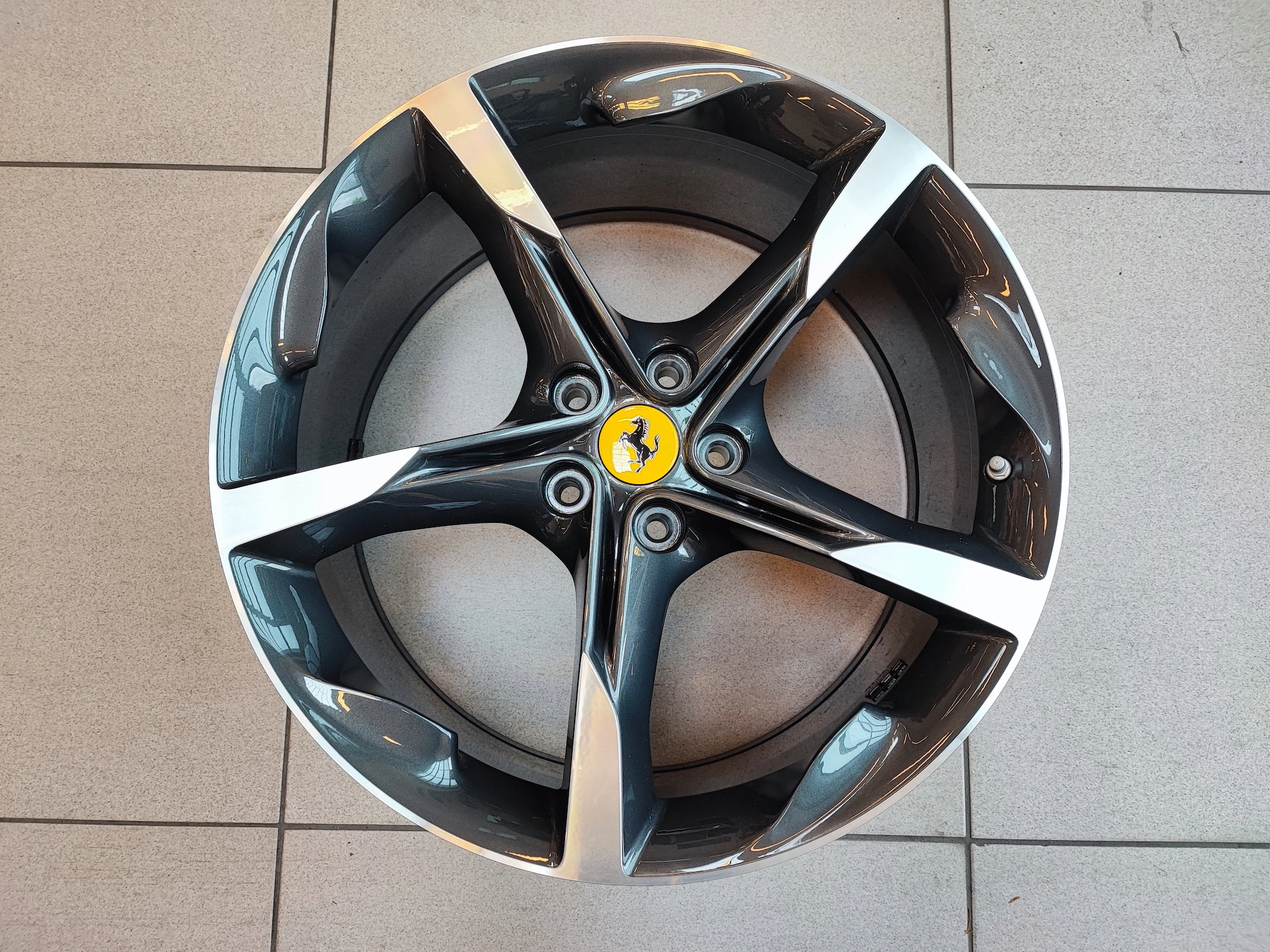 SET OF FERRARI SF90 STRADALE WHEELS