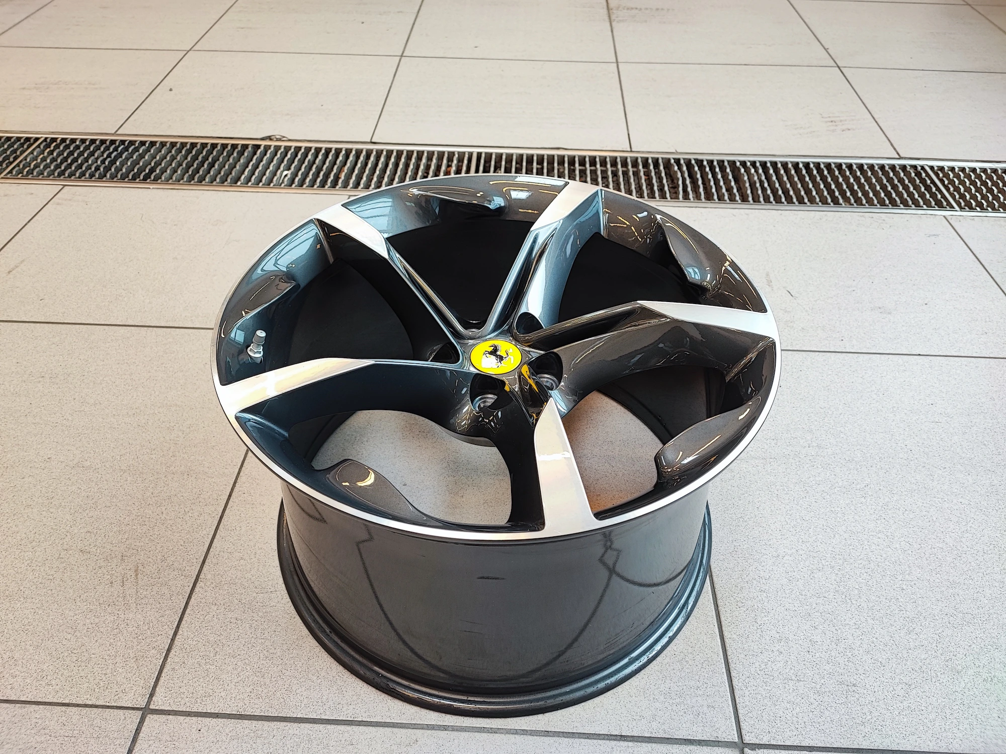 SET OF FERRARI SF90 STRADALE WHEELS