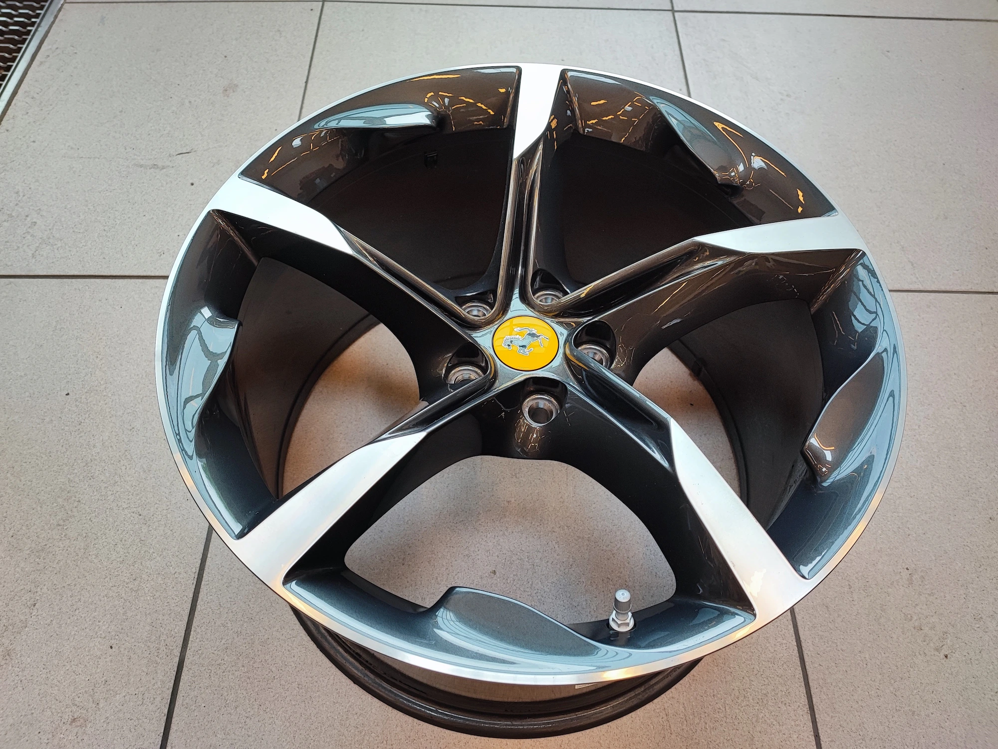 SET OF FERRARI SF90 STRADALE WHEELS