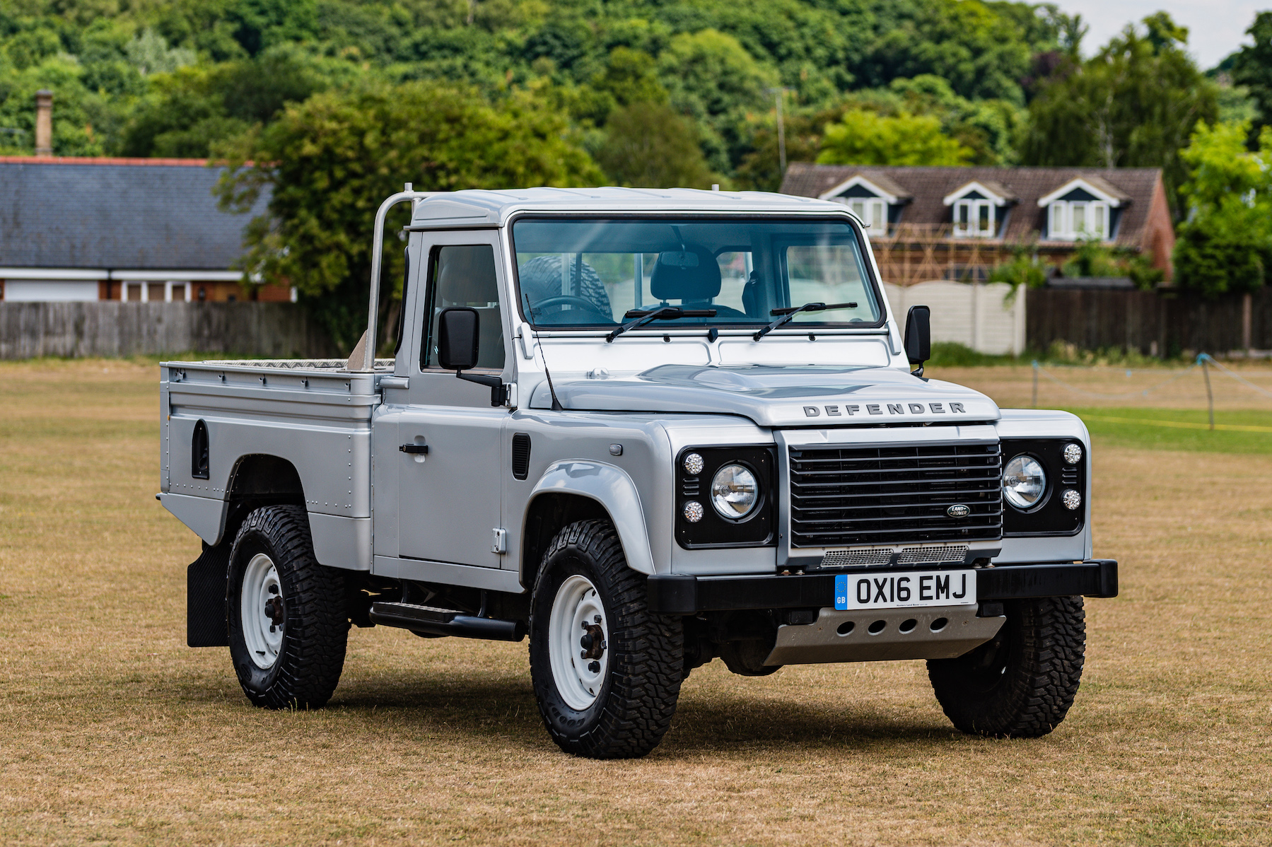 2016 LAND ROVER DEFENDER 110 SINGLE CAB PICK UP 'HIGH CAPACITY' - 4,573 MILES