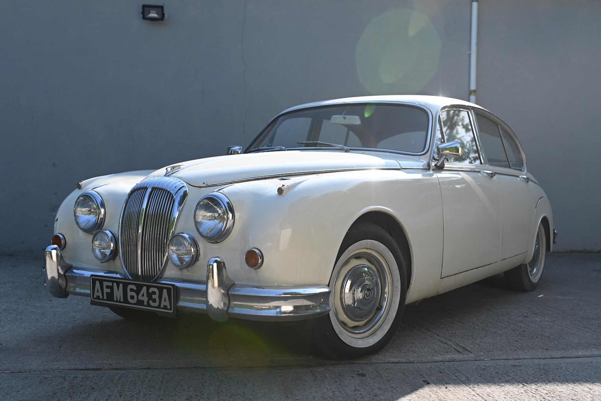 1963 DAIMLER 250 V8