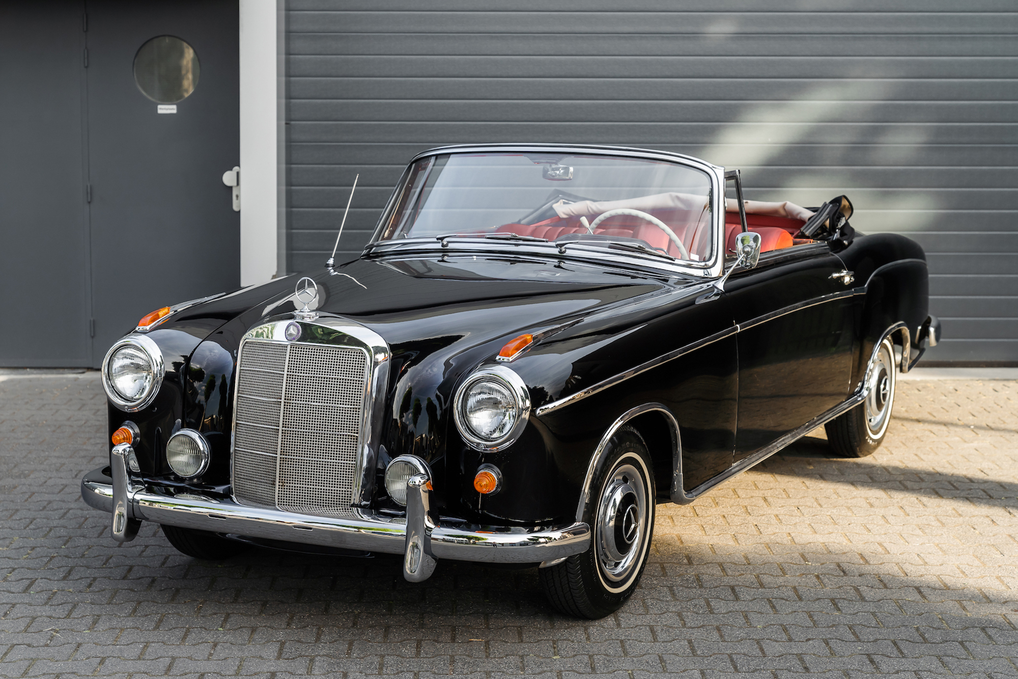 1960 MERCEDES-BENZ (W128) 220 SE PONTON CABRIOLET