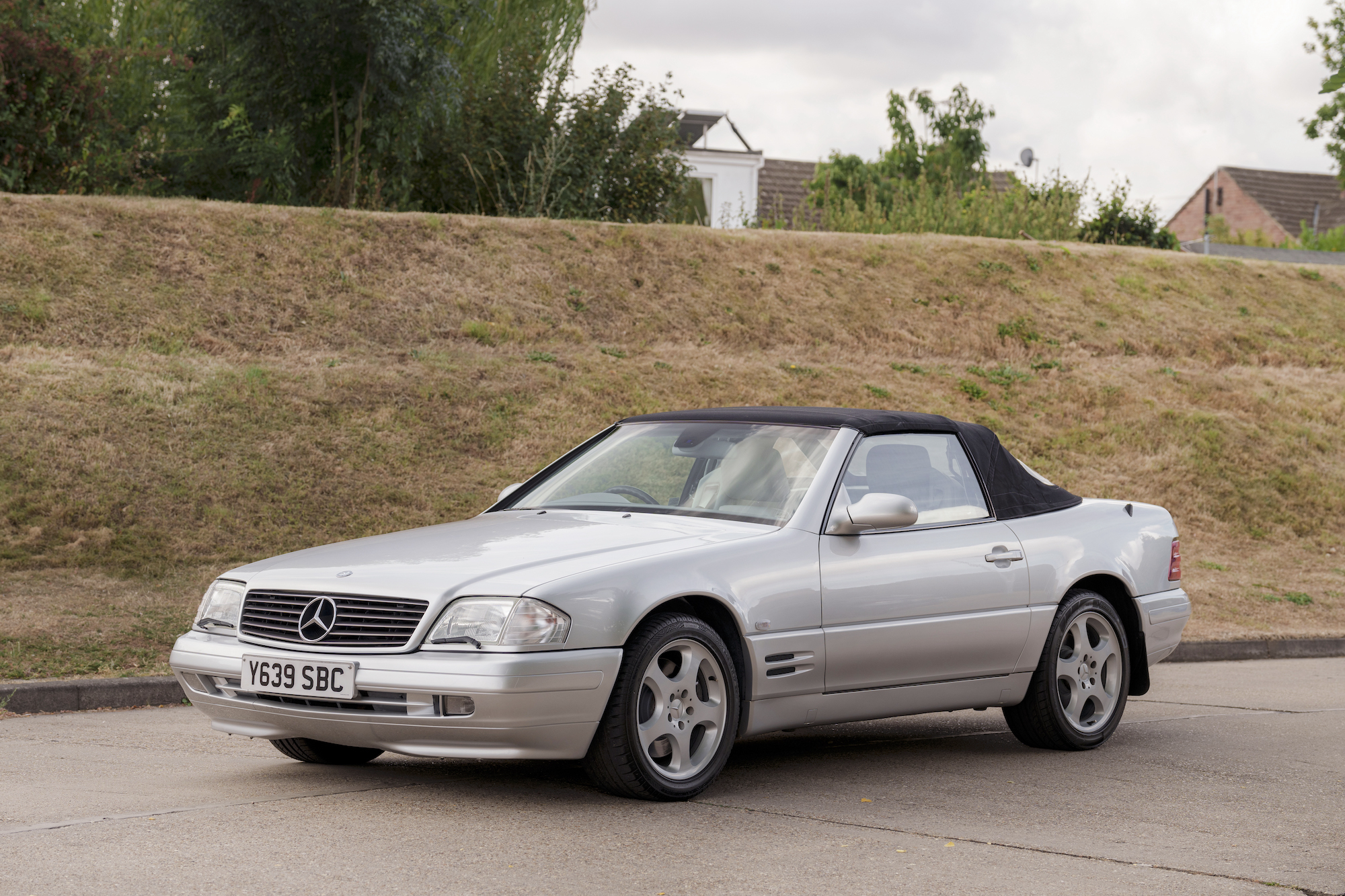 2001 MERCEDES-BENZ (R129) SL320 - 28,668 MILES for sale by auction in ...