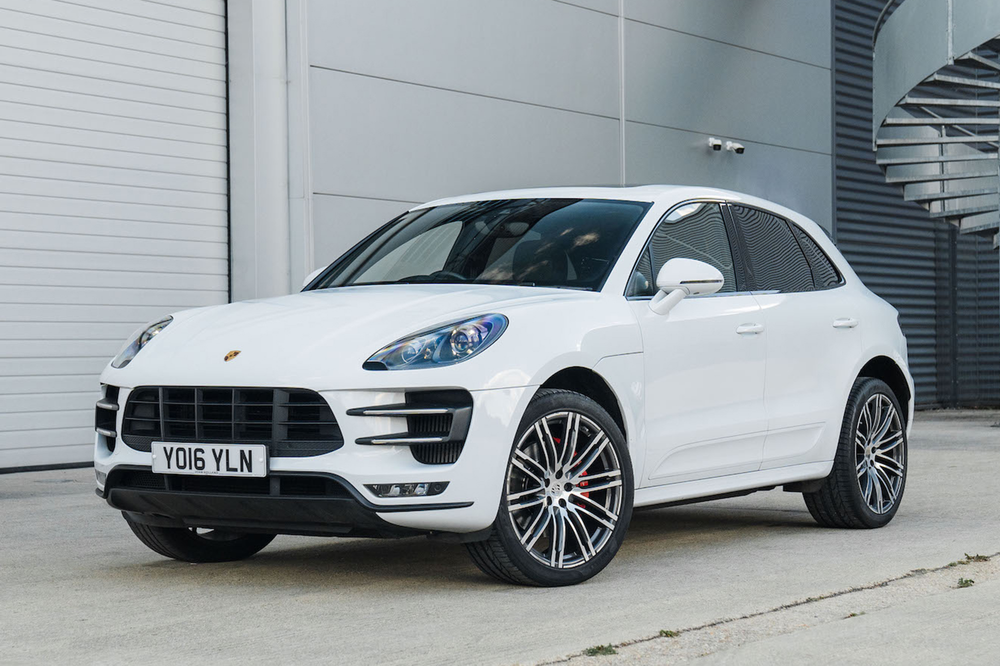 2016 PORSCHE MACAN TURBO