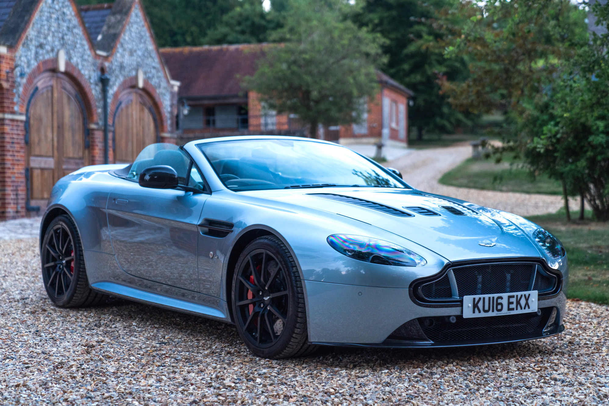 2016 ASTON MARTIN V12 VANTAGE S ROADSTER - V12 PERFORMANCE PACK