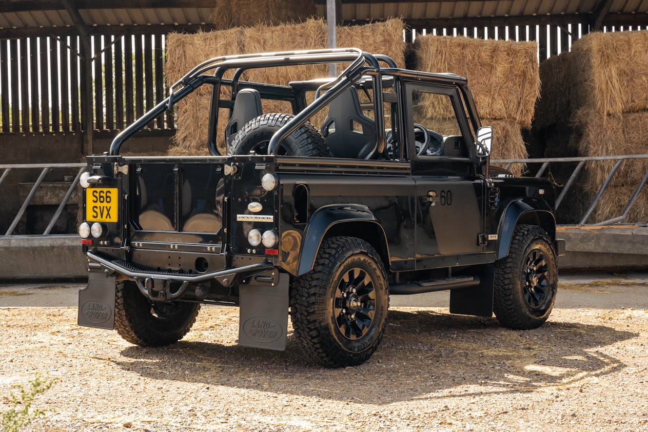 Jeep in rearview mirror -Fotos und -Bildmaterial in hoher