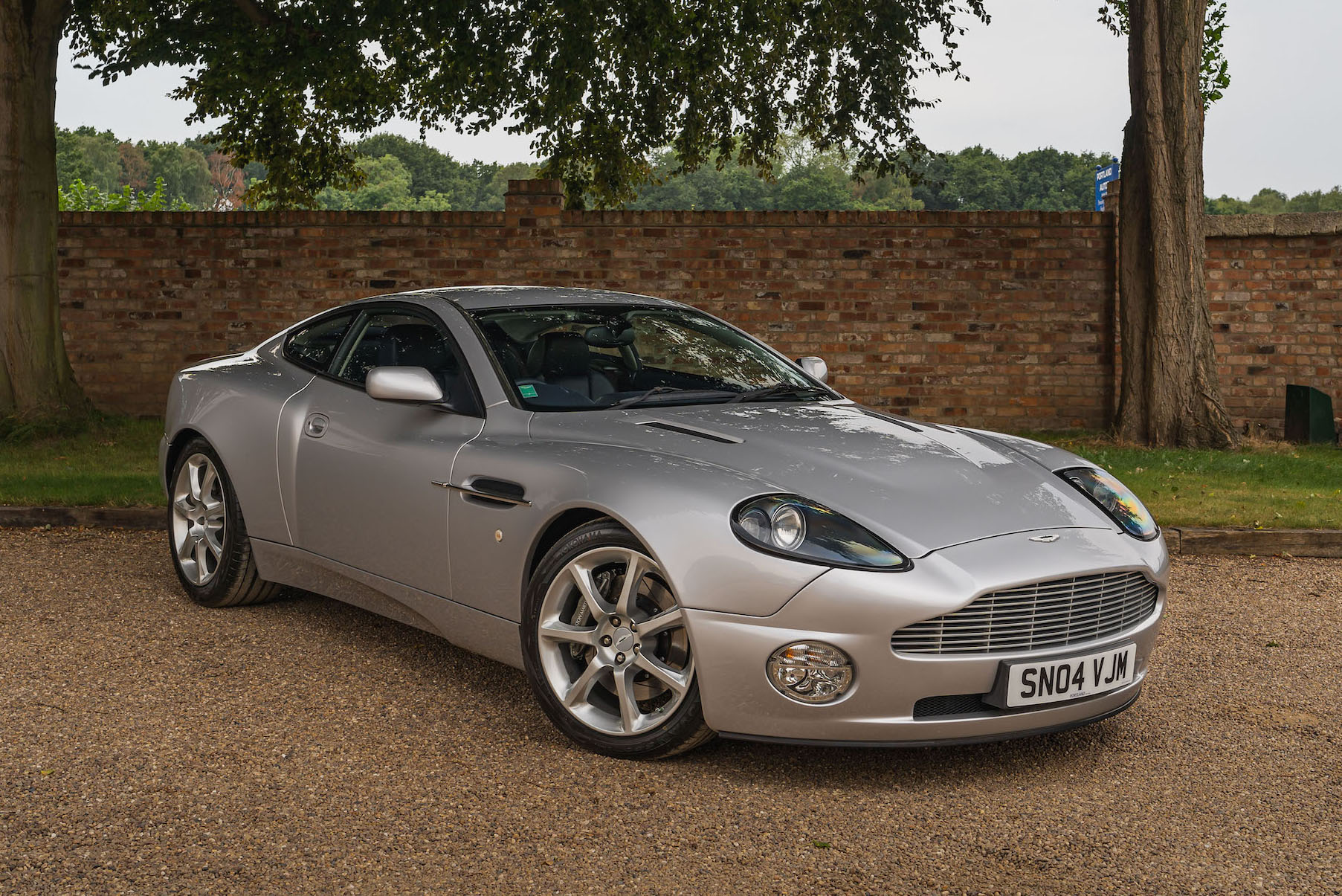 2004 ASTON MARTIN VANQUISH - SPORTS DYNAMIC PACK